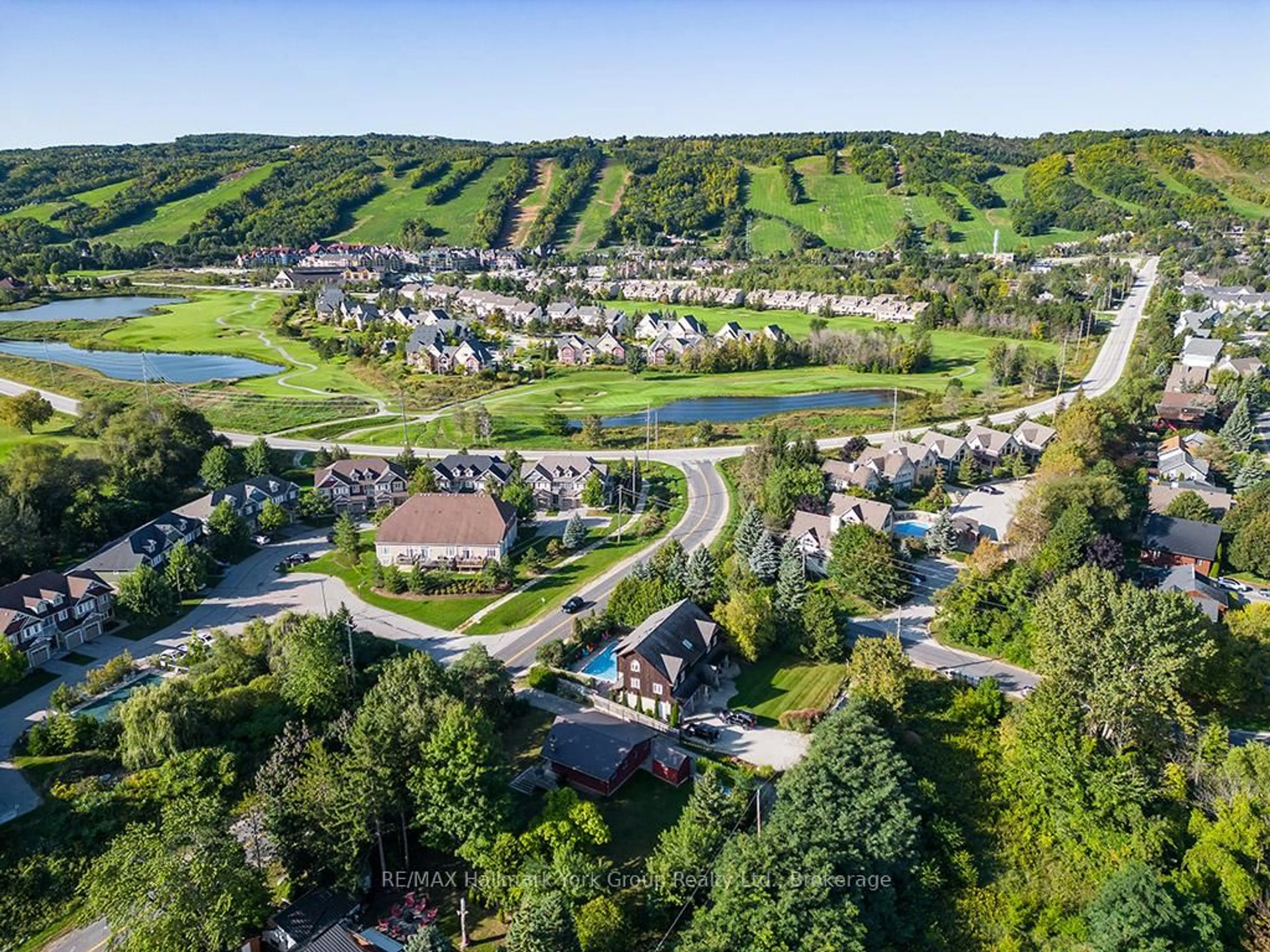 A pic from outside/outdoor area/front of a property/back of a property/a pic from drone, mountain view for 104 RIDGEVIEW Dr, Blue Mountains Ontario L9Y 0L4