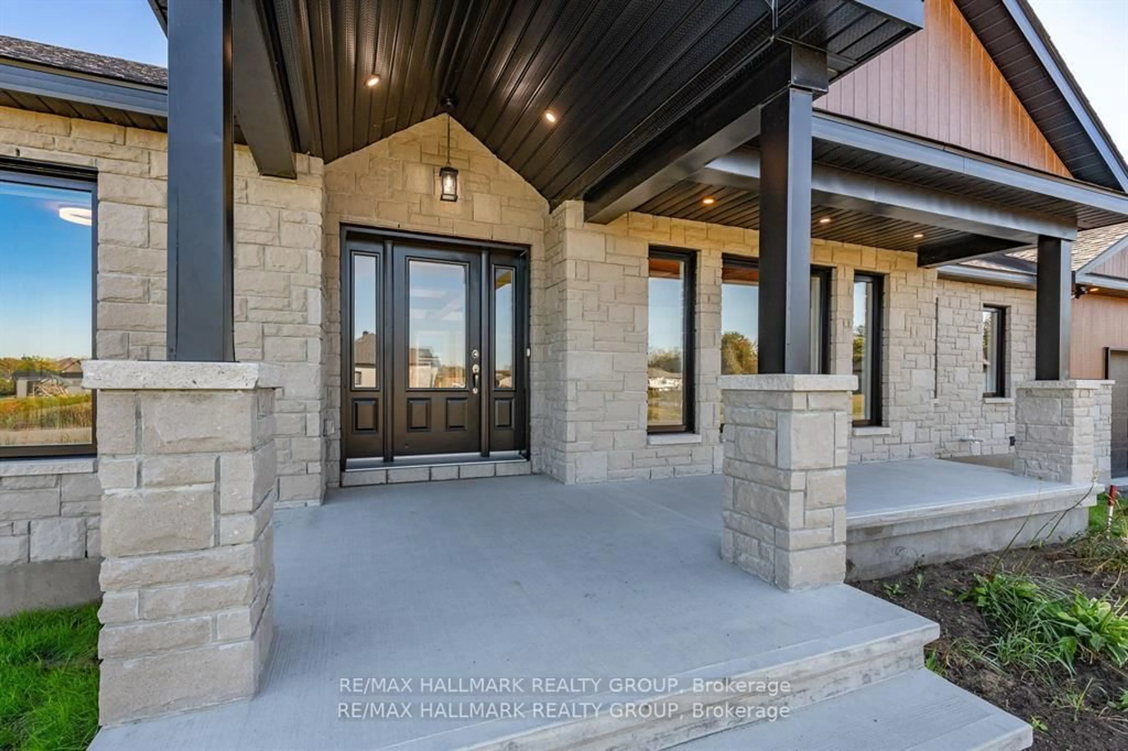 Indoor entryway for 7 DES ORCHIDEES St, Clarence-Rockland Ontario K0A 2A0