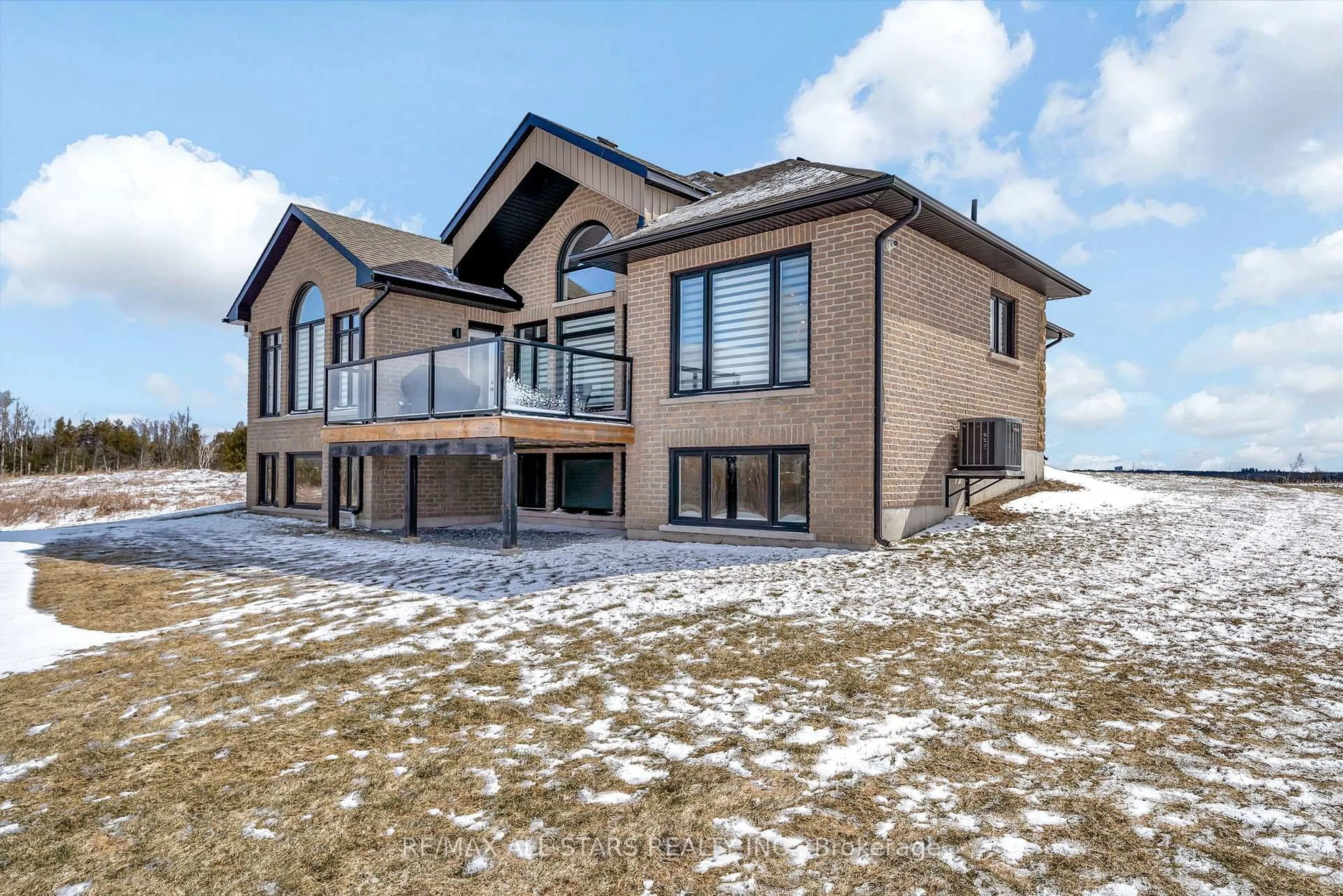 Home with brick exterior material, unknown for 16 Avalon Dr, Kawartha Lakes Ontario K0M 1N0
