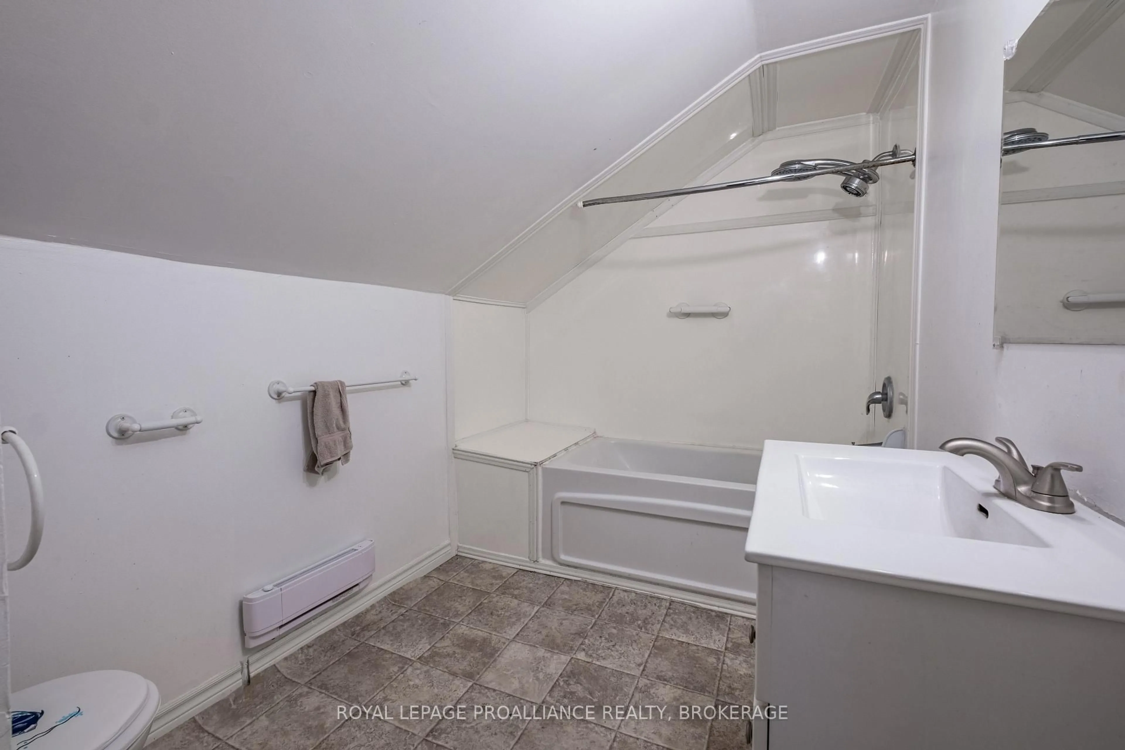 Standard bathroom, unknown for 74 Palace Rd, Greater Napanee Ontario K7R 3B2