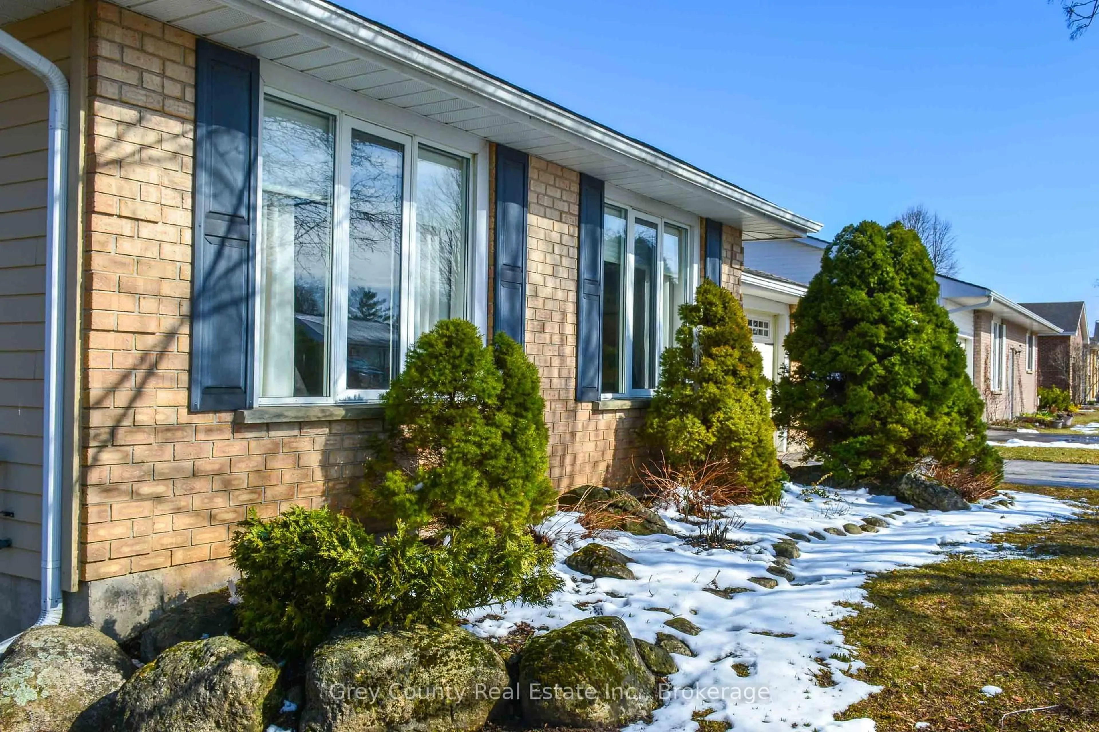 Home with brick exterior material, street for 63 GRAYVIEW Dr, Grey Highlands Ontario N0C 1H0