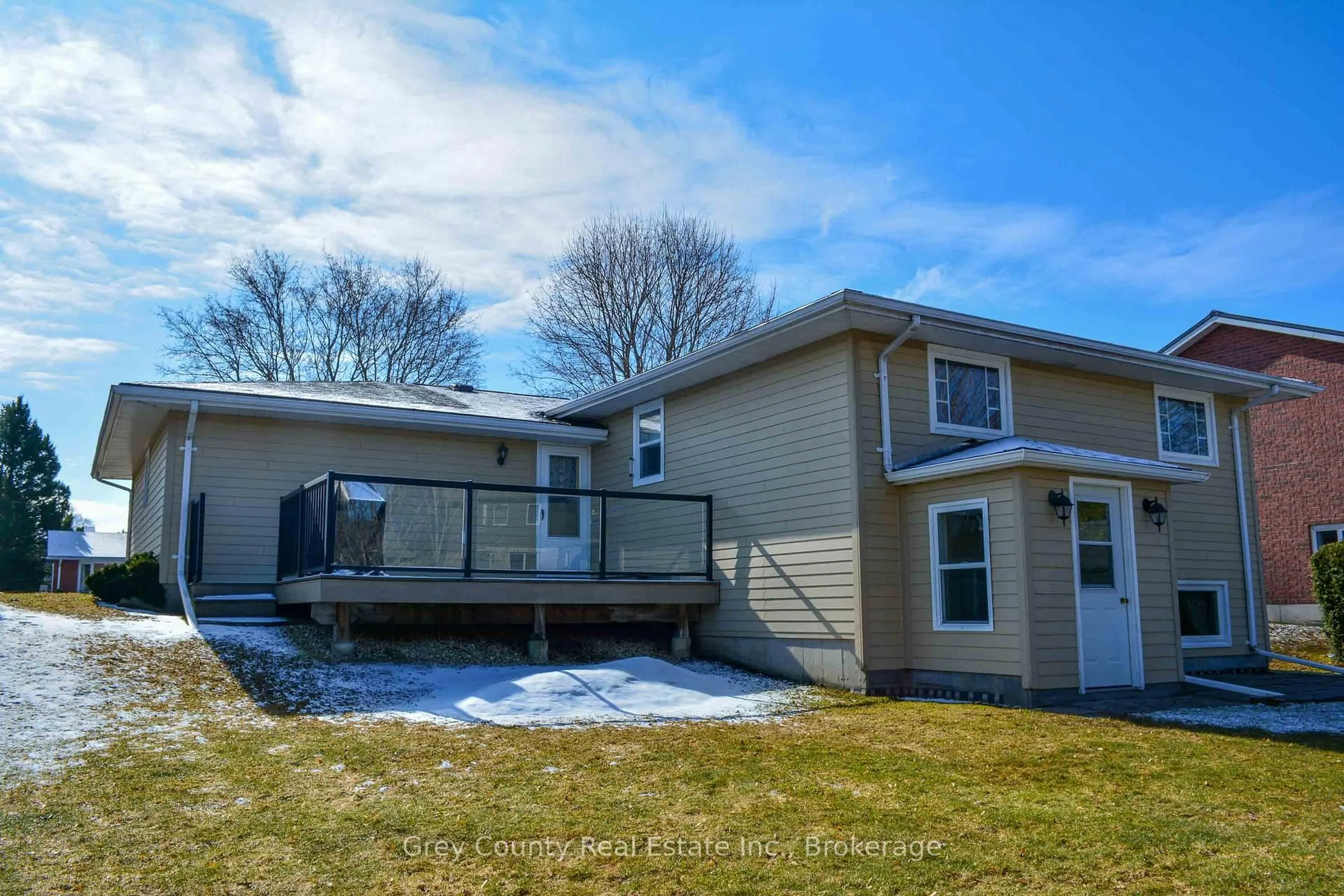 A pic from outside/outdoor area/front of a property/back of a property/a pic from drone, unknown for 63 GRAYVIEW Dr, Grey Highlands Ontario N0C 1H0