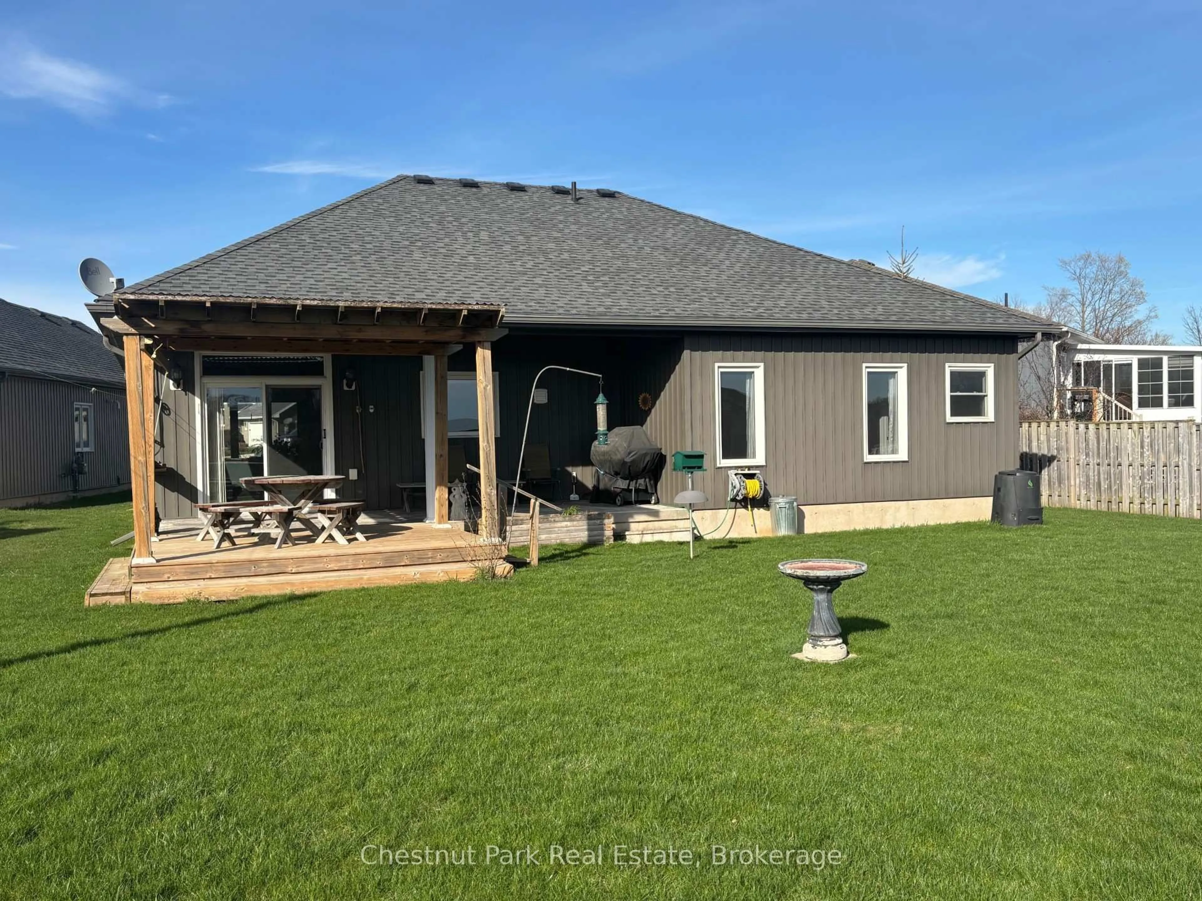 Home with vinyl exterior material, unknown for 941 23RD ST 'A' EAST N/A, Owen Sound Ontario N4K 0B2