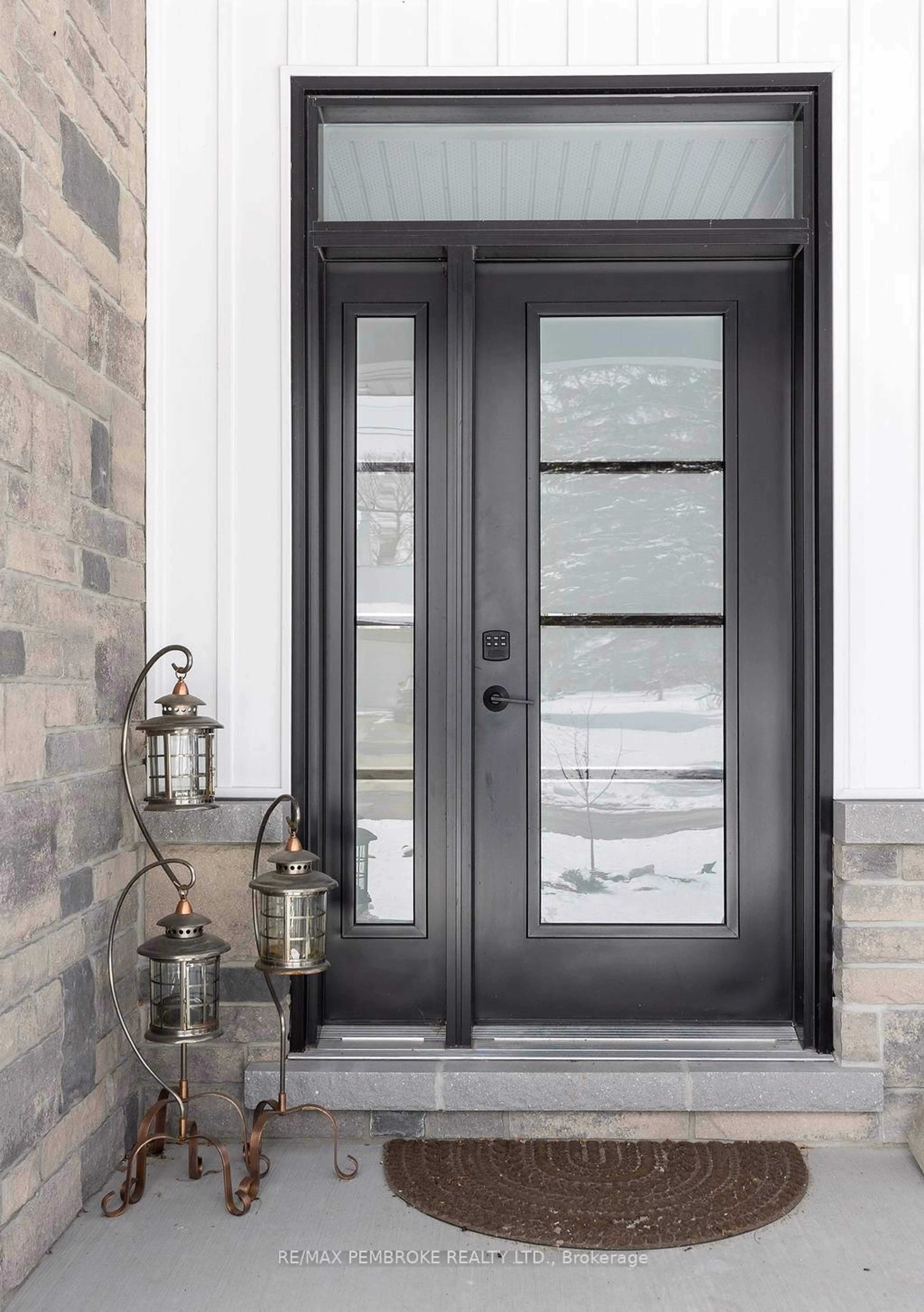 Indoor entryway for 9 Smith St, Beachburg Ontario K0J 1C0