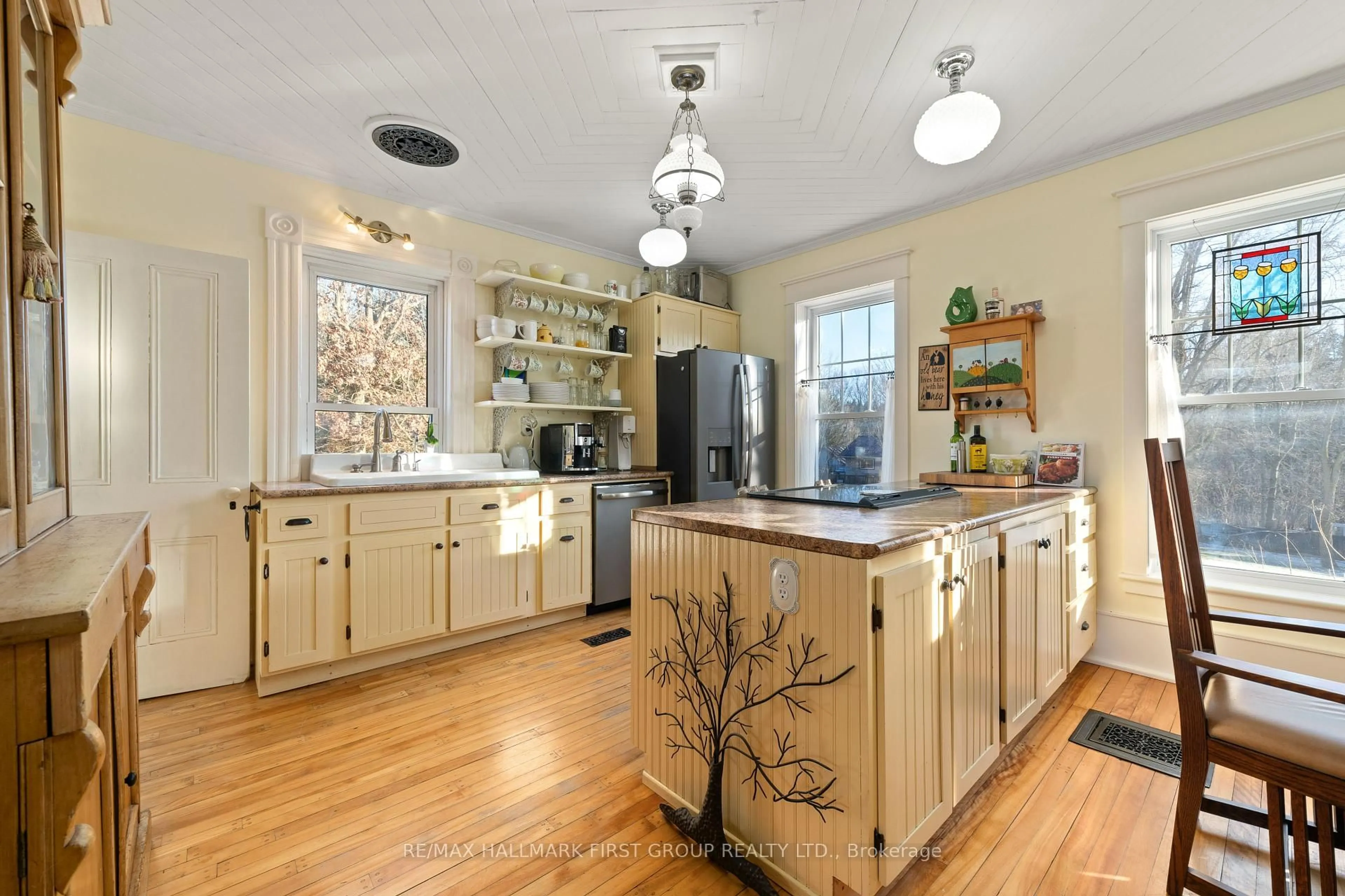 Open concept kitchen, unknown for 16882 Telephone Rd, Ingleside Ontario K8V 5P4