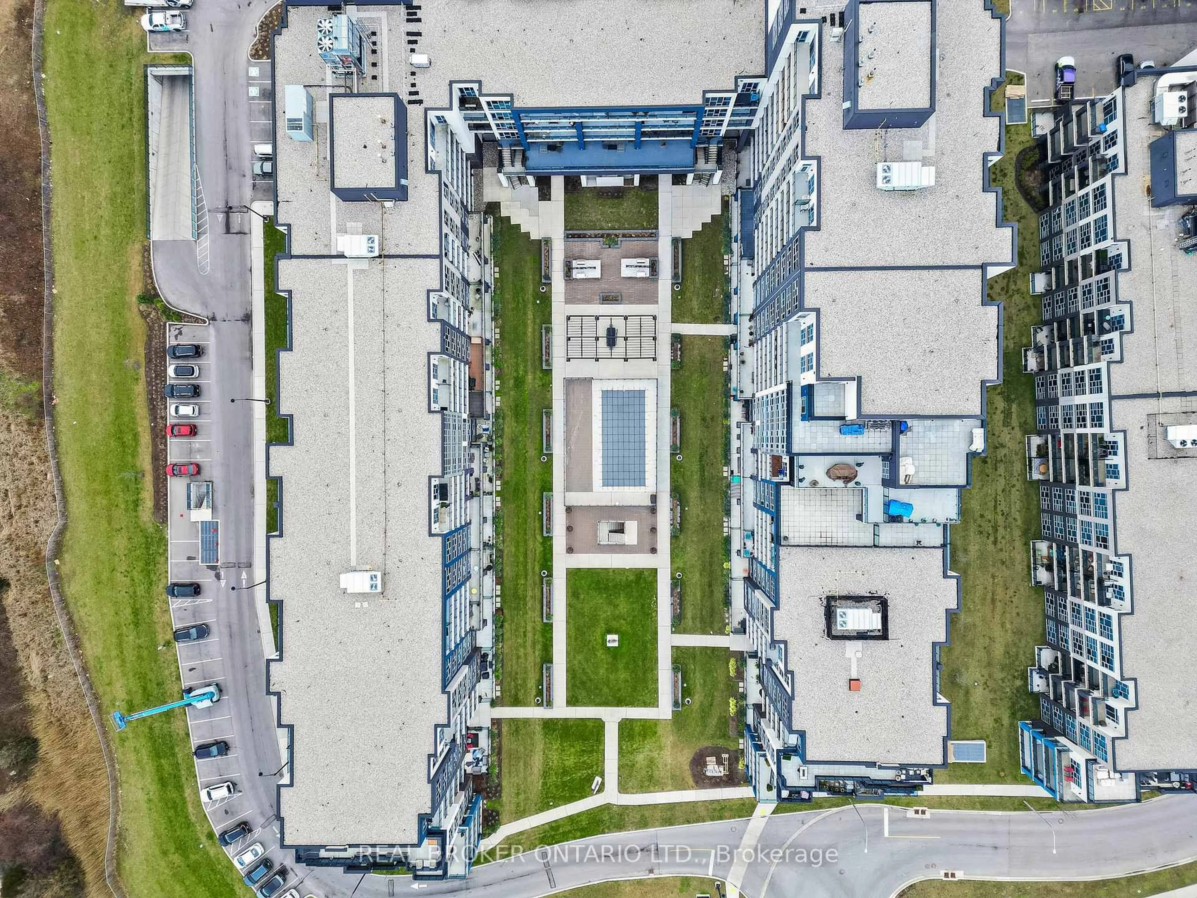 A pic from outside/outdoor area/front of a property/back of a property/a pic from drone, unknown for 16 Concord Pl #219, Grimsby Ontario L3M 0J1