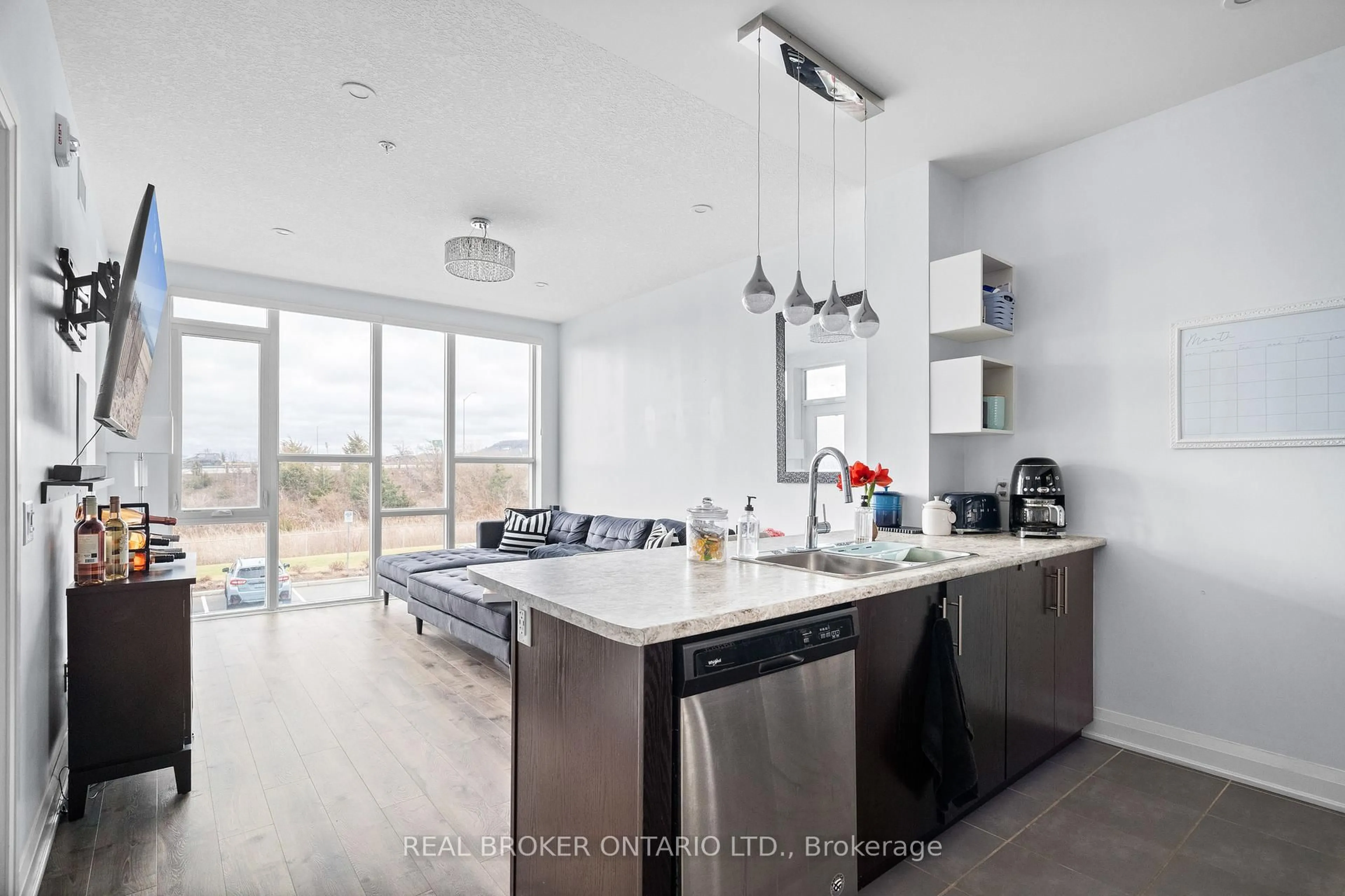 Open concept kitchen, unknown for 16 Concord Pl #219, Grimsby Ontario L3M 0J1
