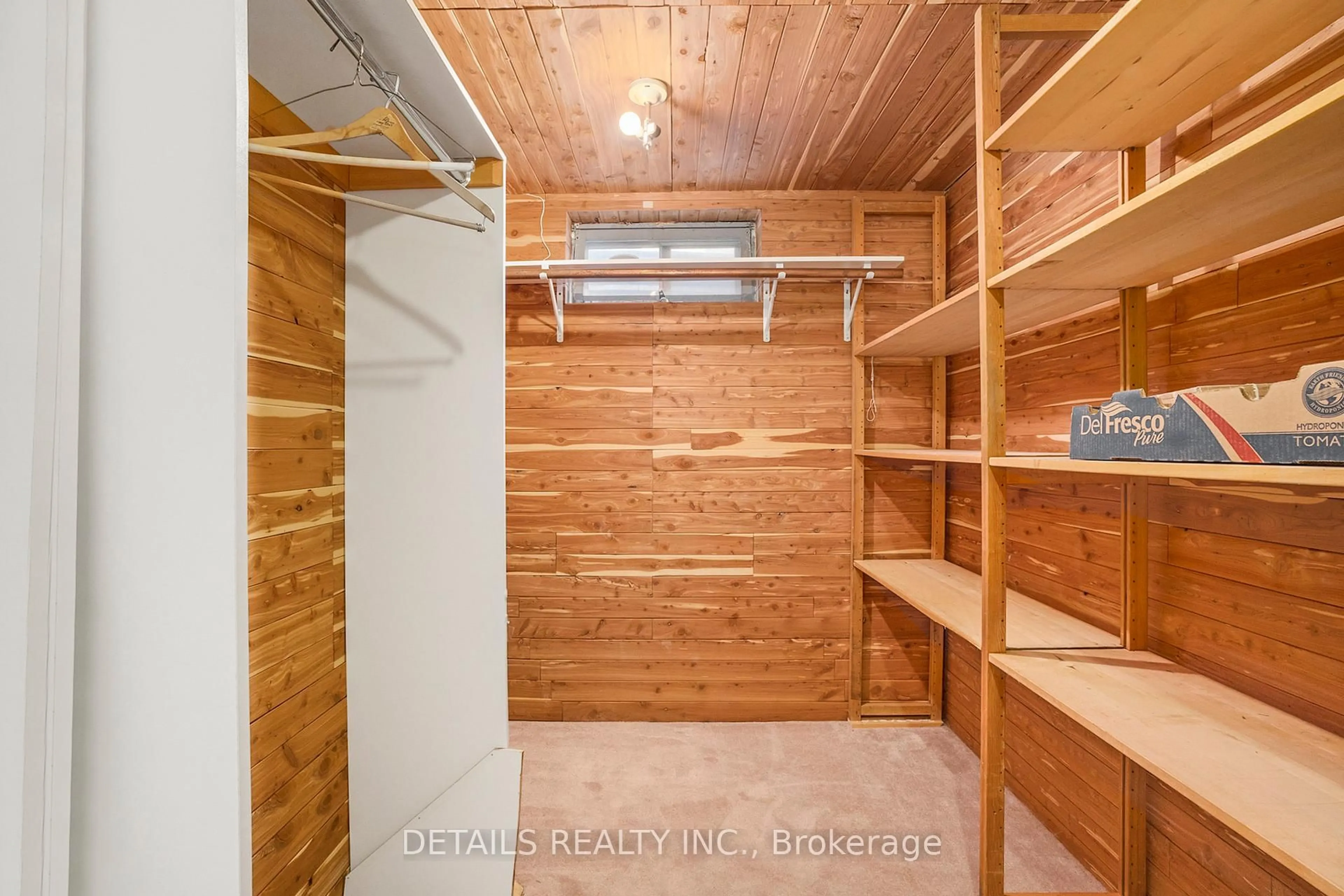 Storage room or clothes room or walk-in closet for 395 Hatfield Cres, Ottawa Ontario K1E 1M6