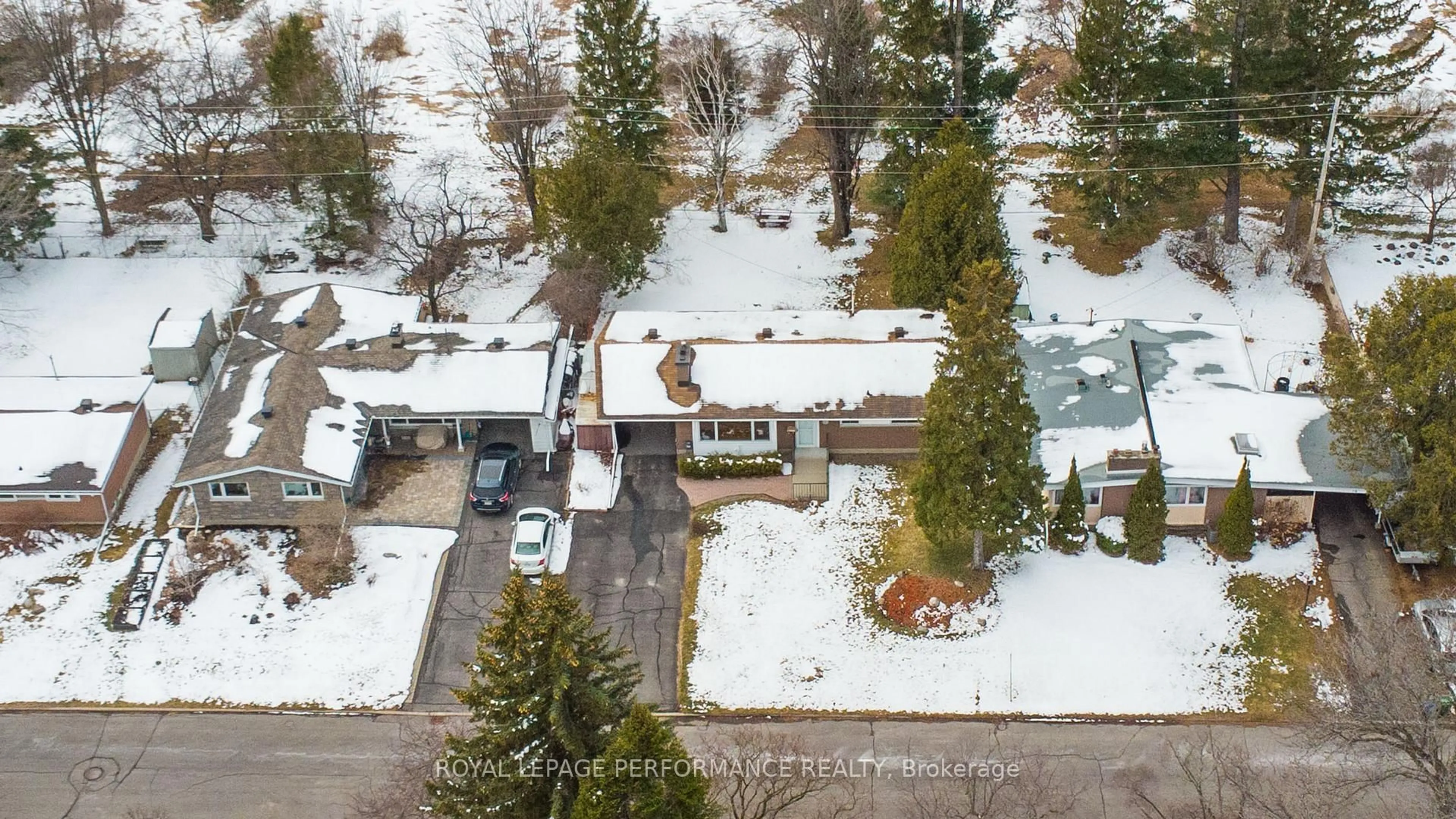 A pic from outside/outdoor area/front of a property/back of a property/a pic from drone, street for 16 Solva Dr, Ottawa Ontario K2H 5R5