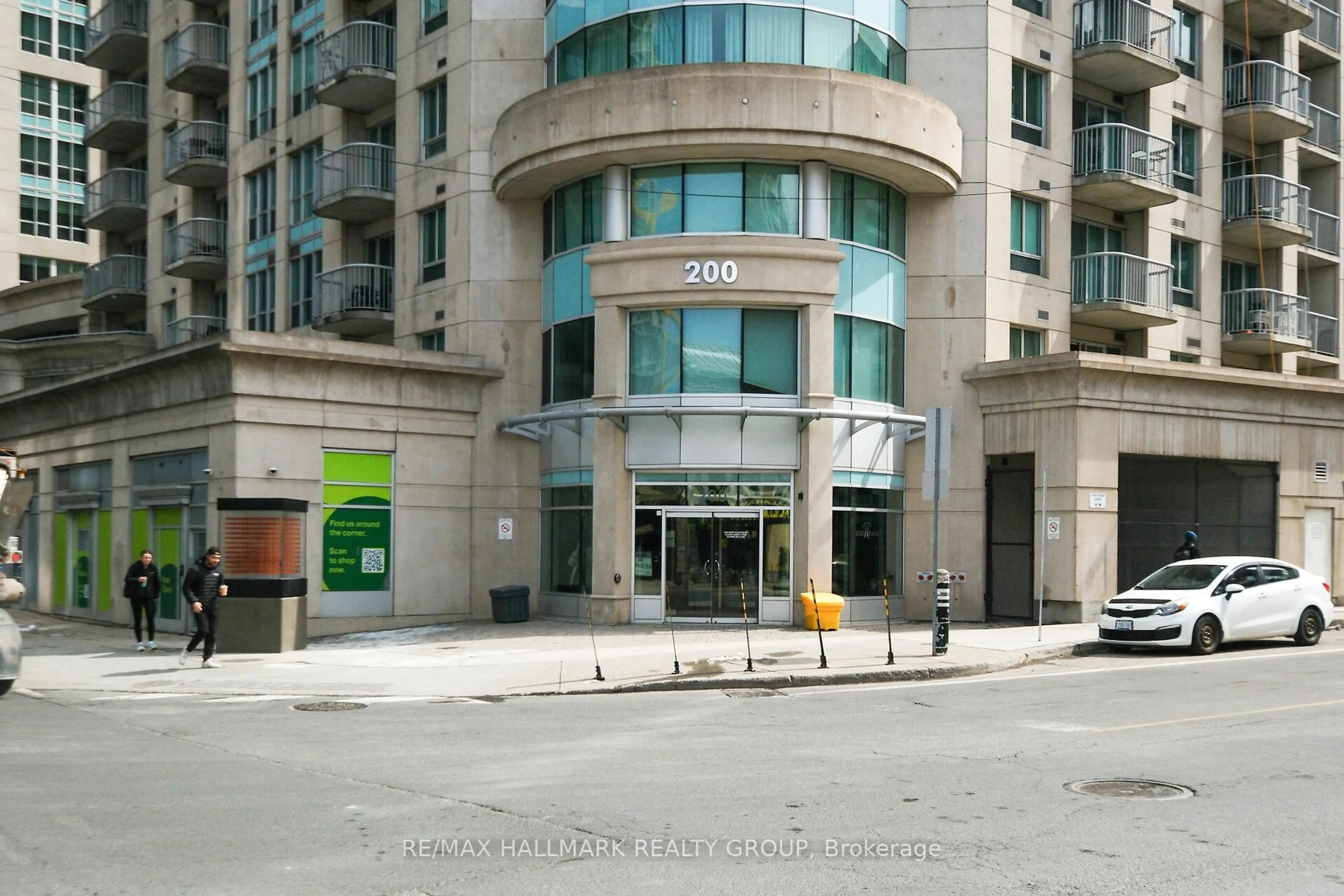 Indoor foyer for 200 Rideau St #706, Ottawa Ontario K1N 5Y1