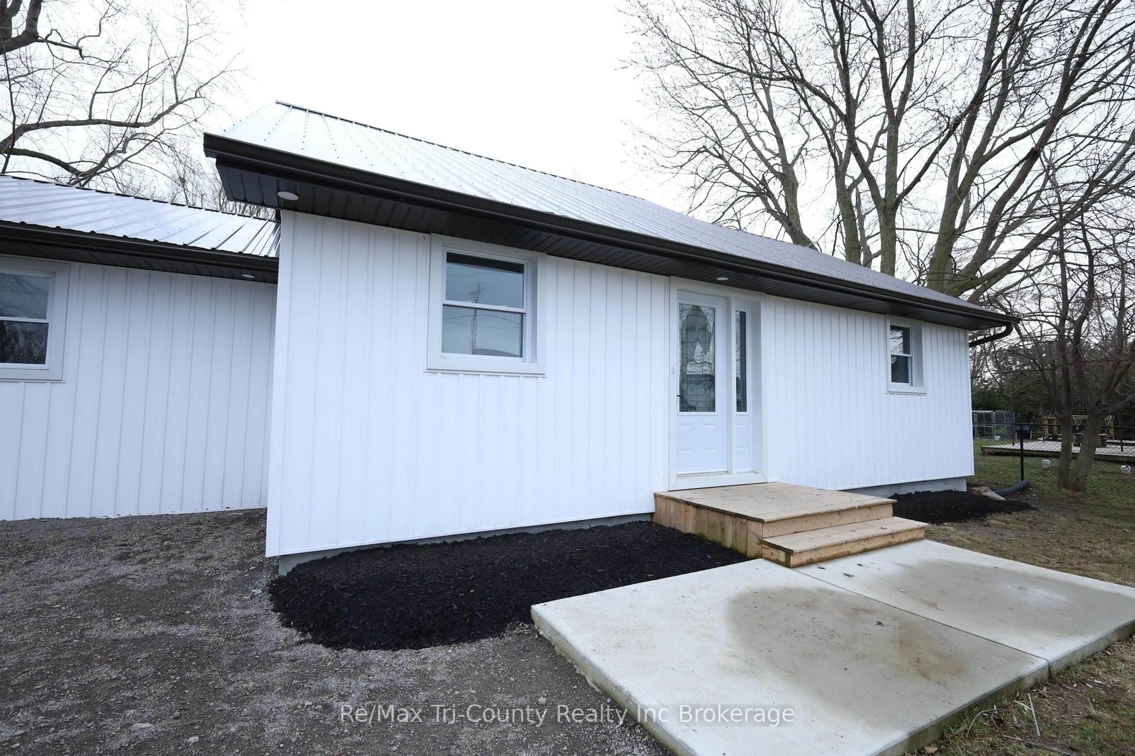 Unknown for 2822 LAKESHORE Rd, Norfolk Ontario N0E 1M0