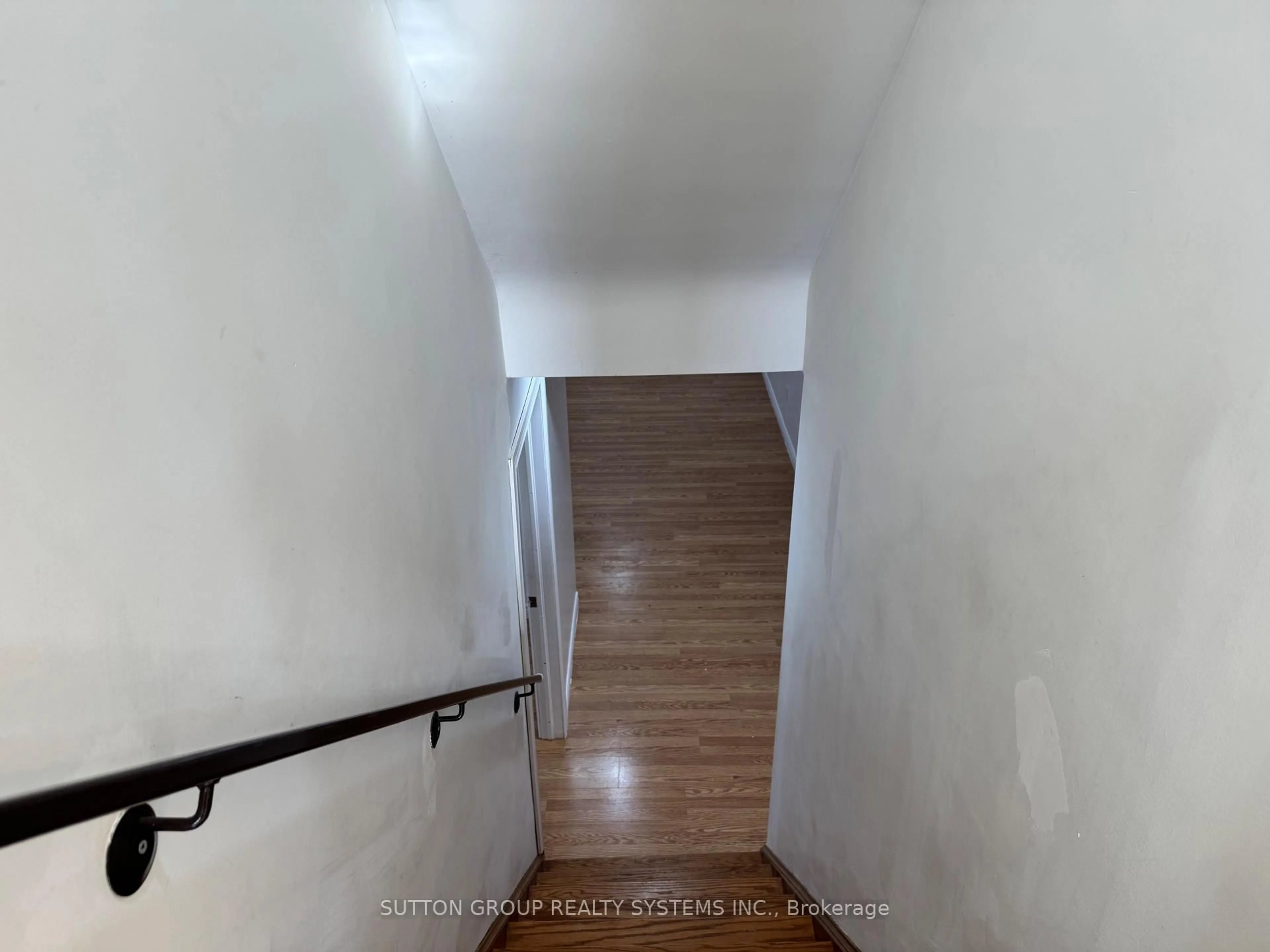 Unknown for 101 Henley Dr, Hamilton Ontario L8E 4M3