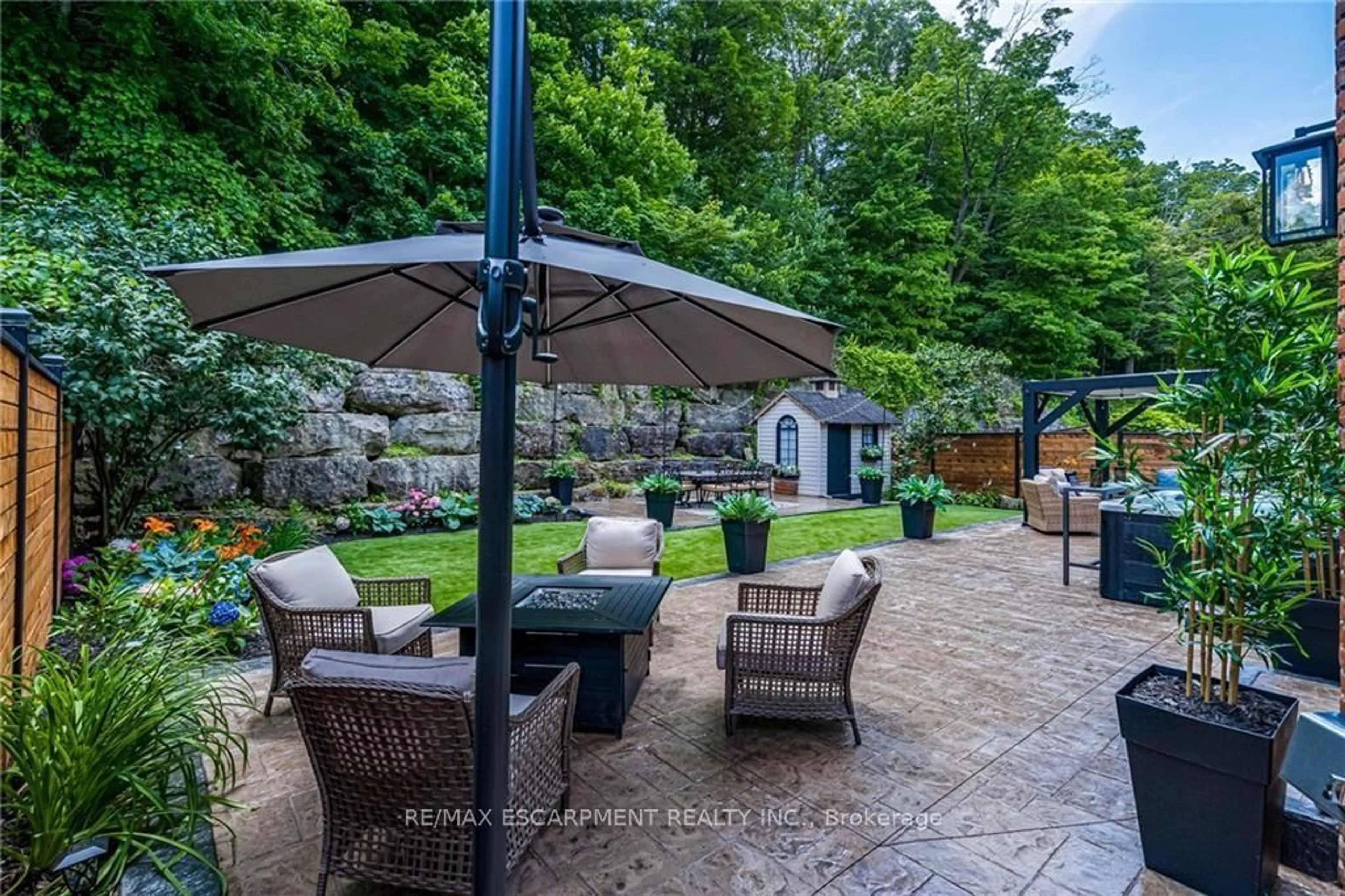 Patio, unknown for 8 Orr Cres, Hamilton Ontario L8G 5C6