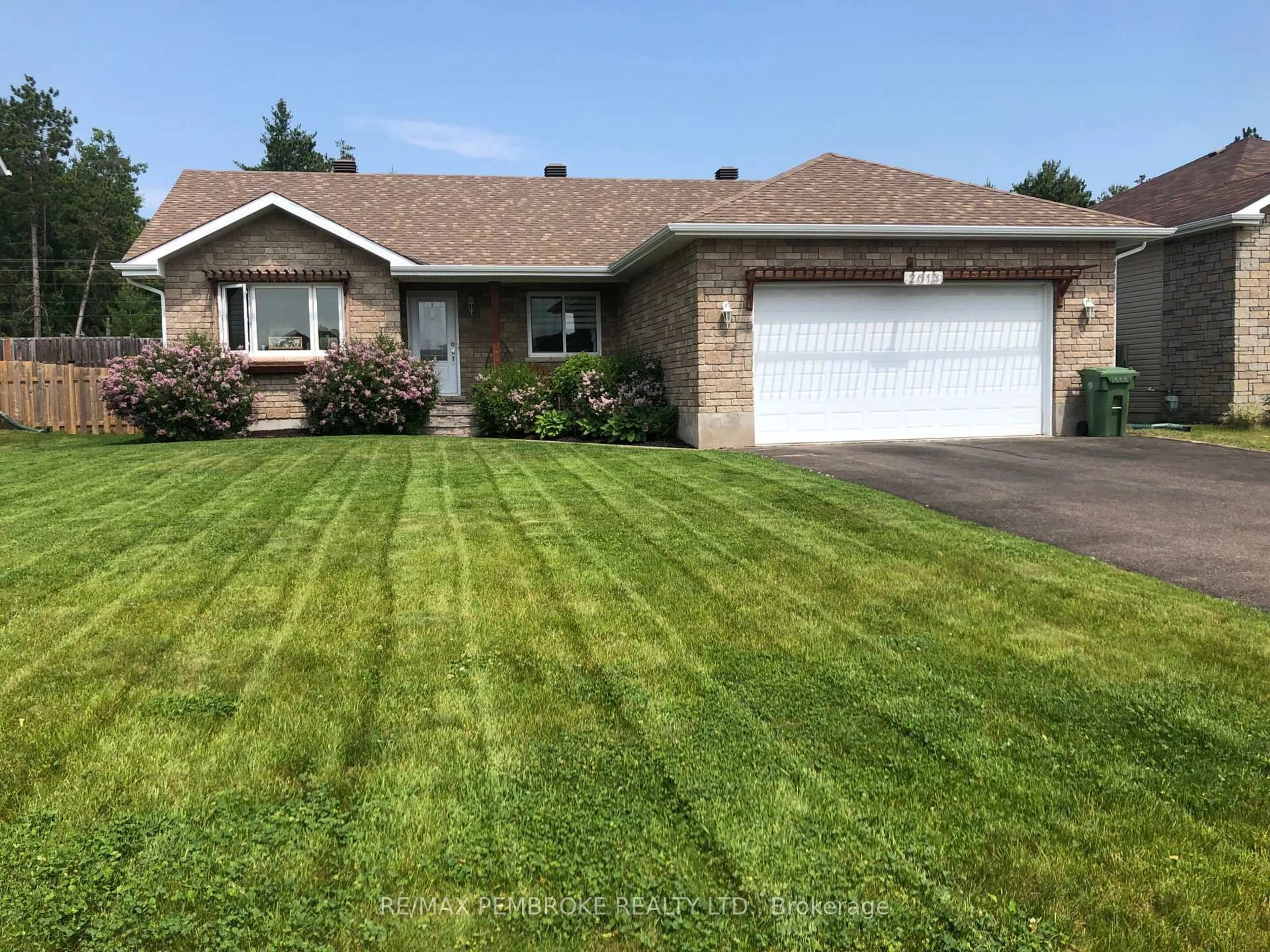 Home with vinyl exterior material, street for 2013 Sandstone Cres, Petawawa Ontario K8H 0B2