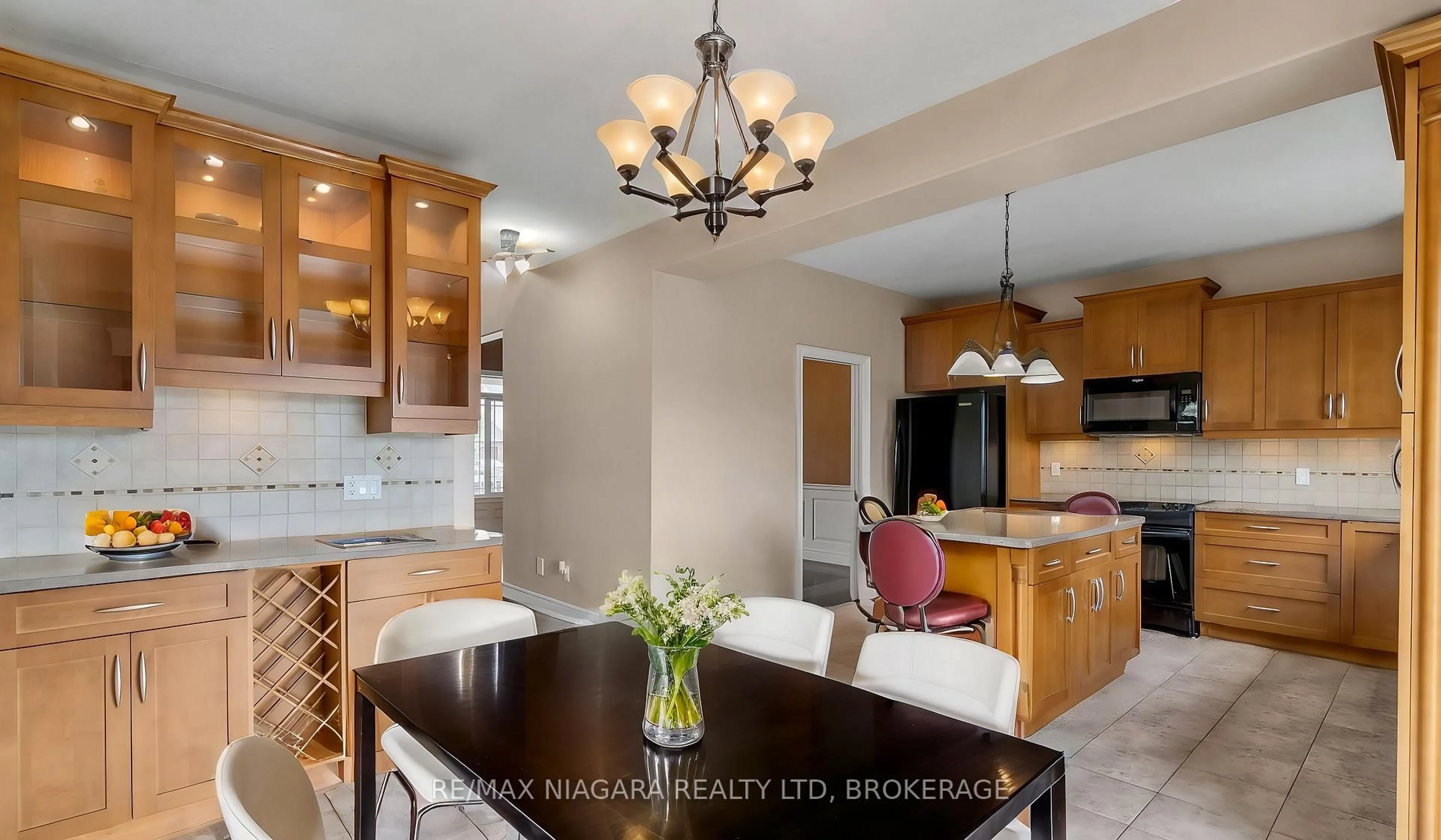 Open concept kitchen, unknown for 7149 Parkside Rd, Niagara Falls Ontario L2H 3L6