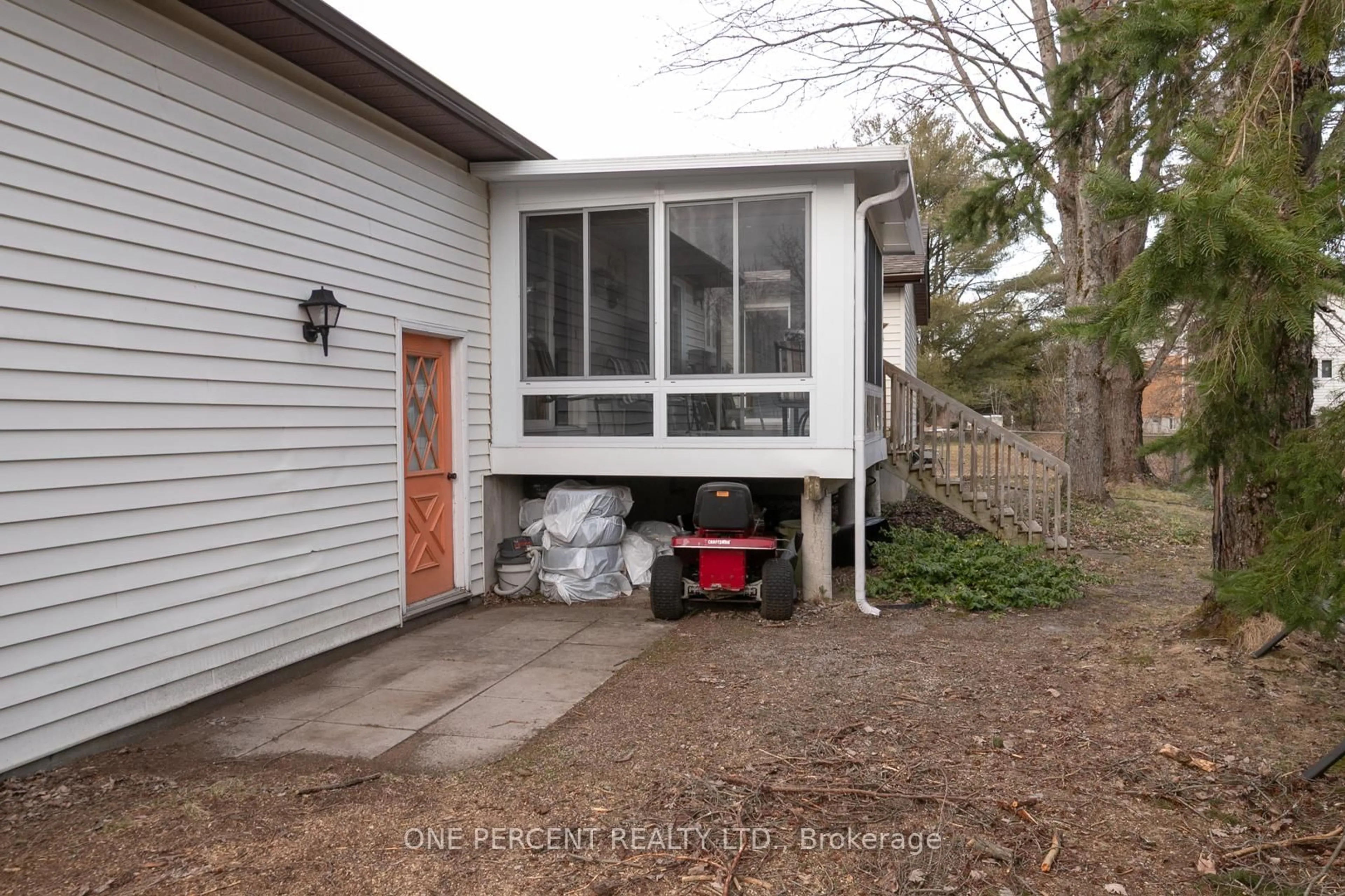 Unknown for 34 Meadow Heights Dr, Bracebridge Ontario P1L 1A2