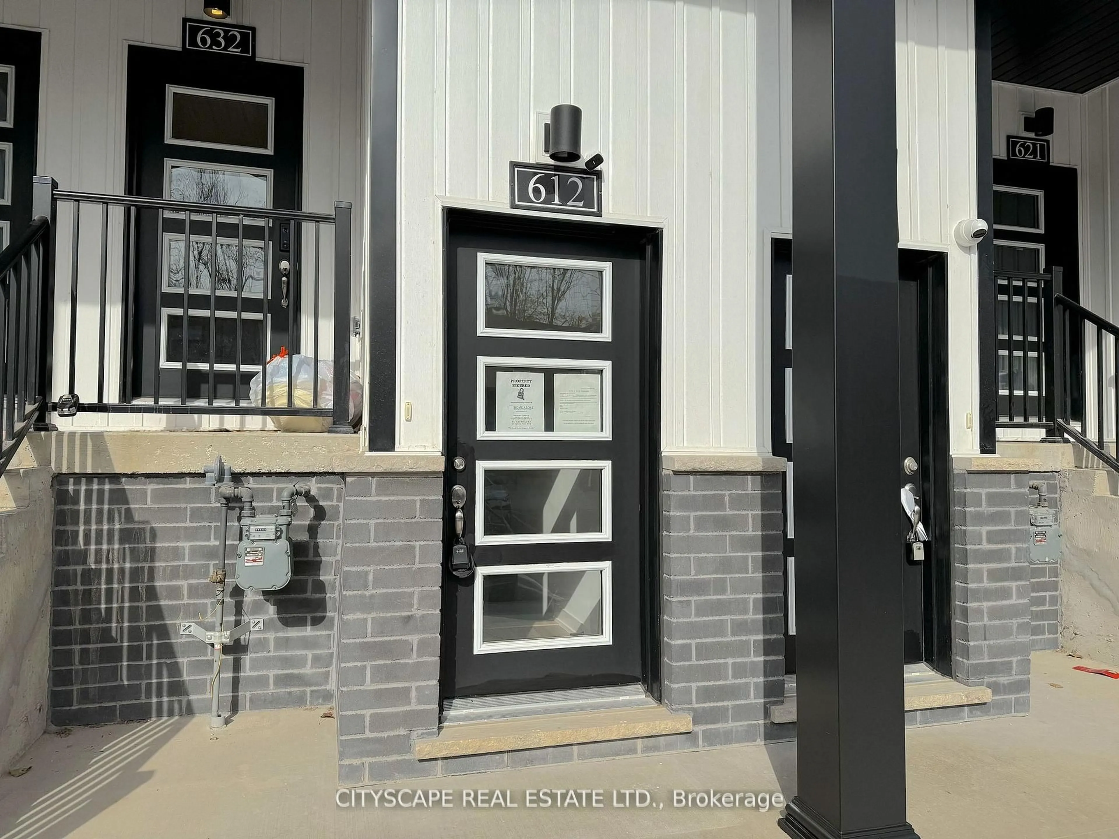 Indoor entryway for 4263 Fourth Ave #612, Niagara Falls Ontario L2E 0C2