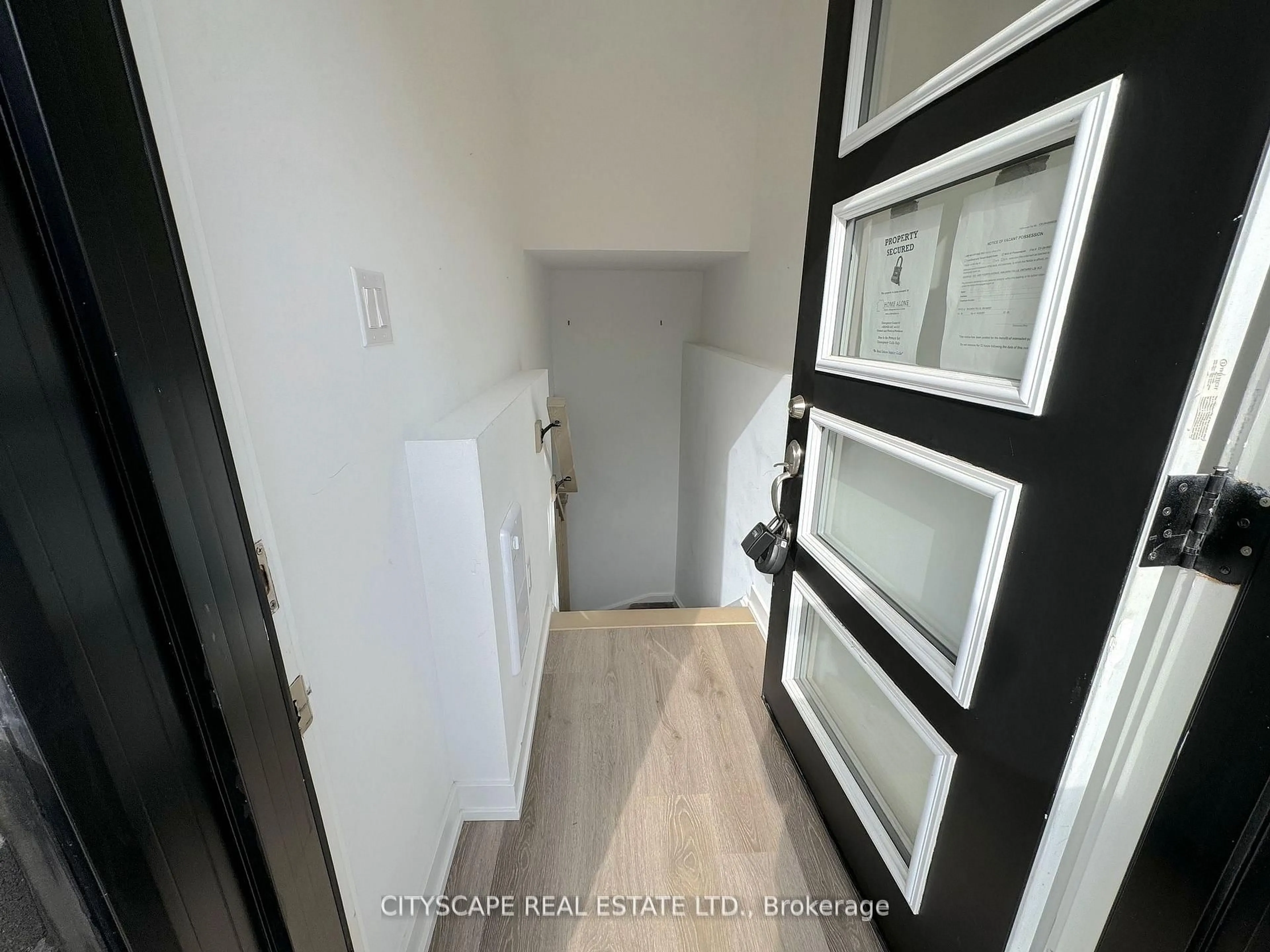 Indoor entryway for 4263 Fourth Ave #612, Niagara Falls Ontario L2E 0C2