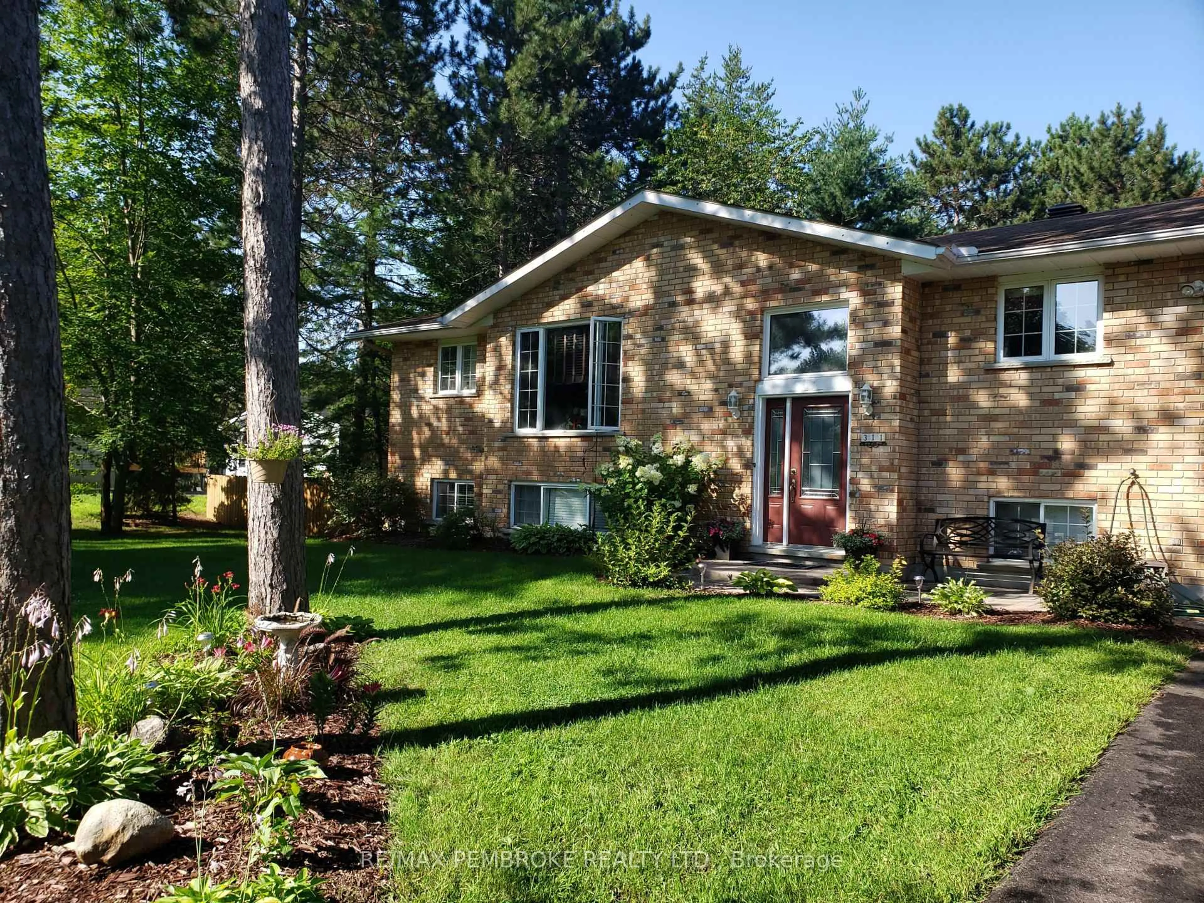 Home with vinyl exterior material, forest/trees view for 311 Carla St, Petawawa Ontario K8H 3N2