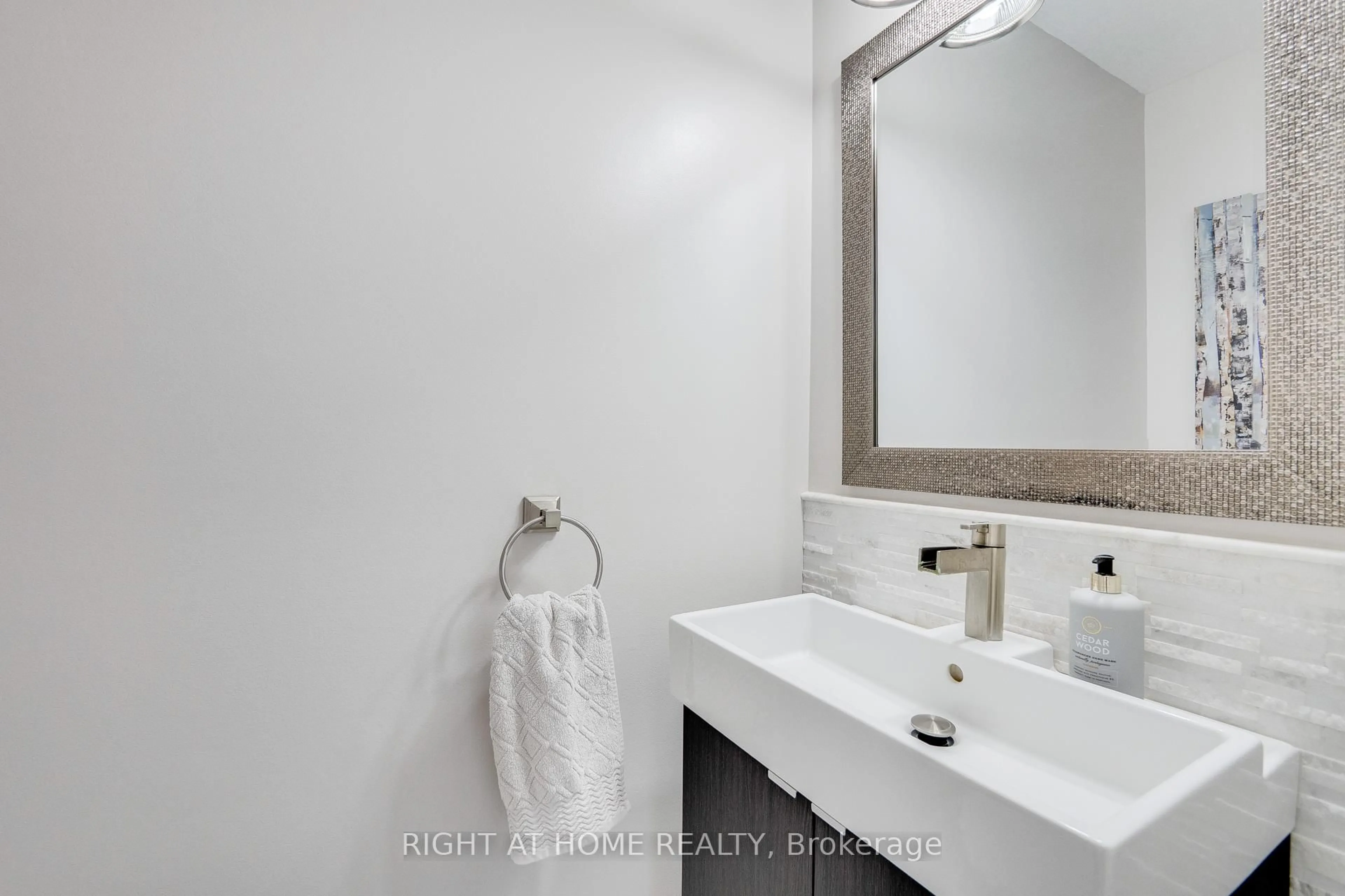 Standard bathroom, unknown for 23 Breckwood Pl, Kitchener Ontario N2A 4C6
