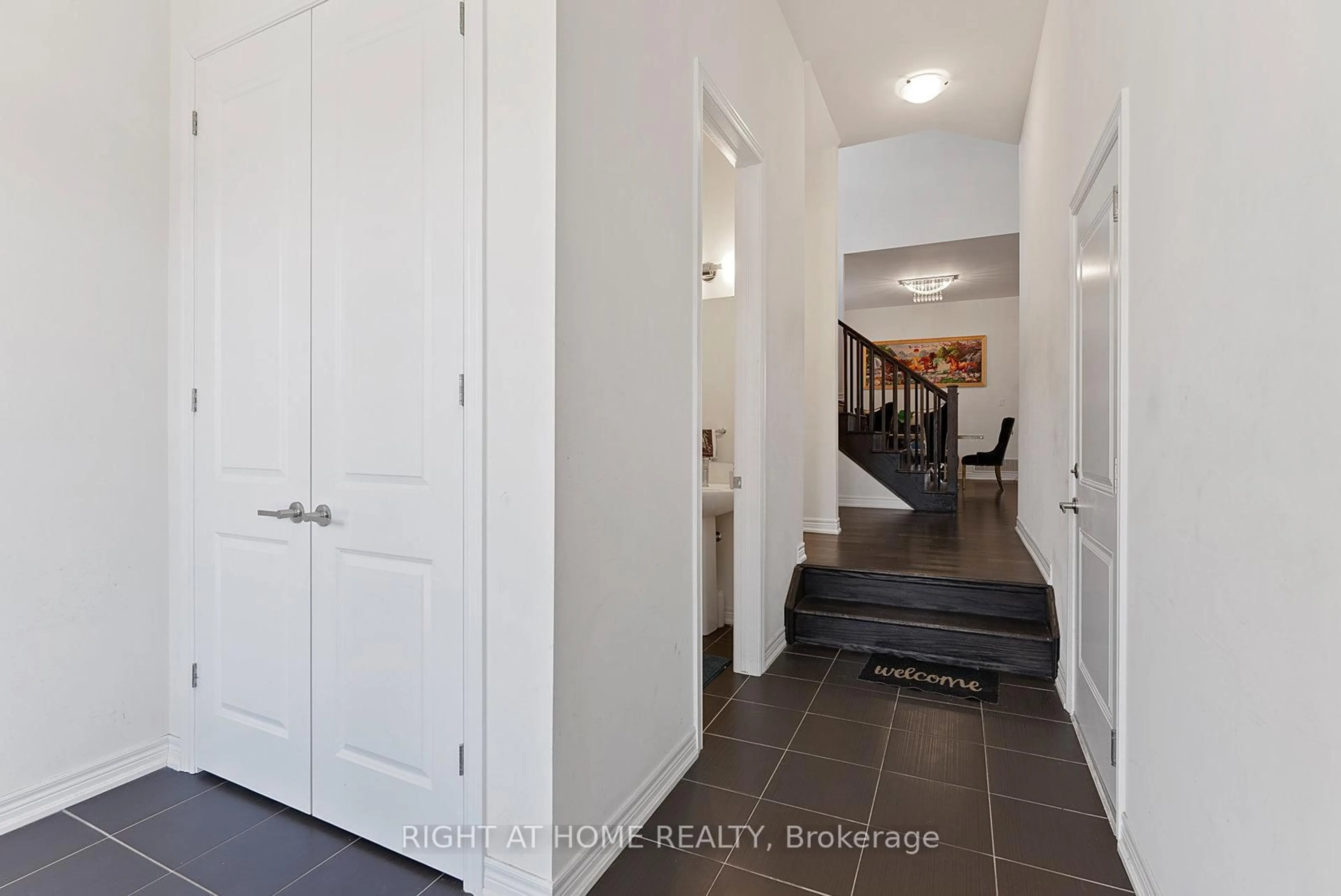 Indoor entryway for 90 Spitfire Dr, Hamilton Ontario L0R 1W0