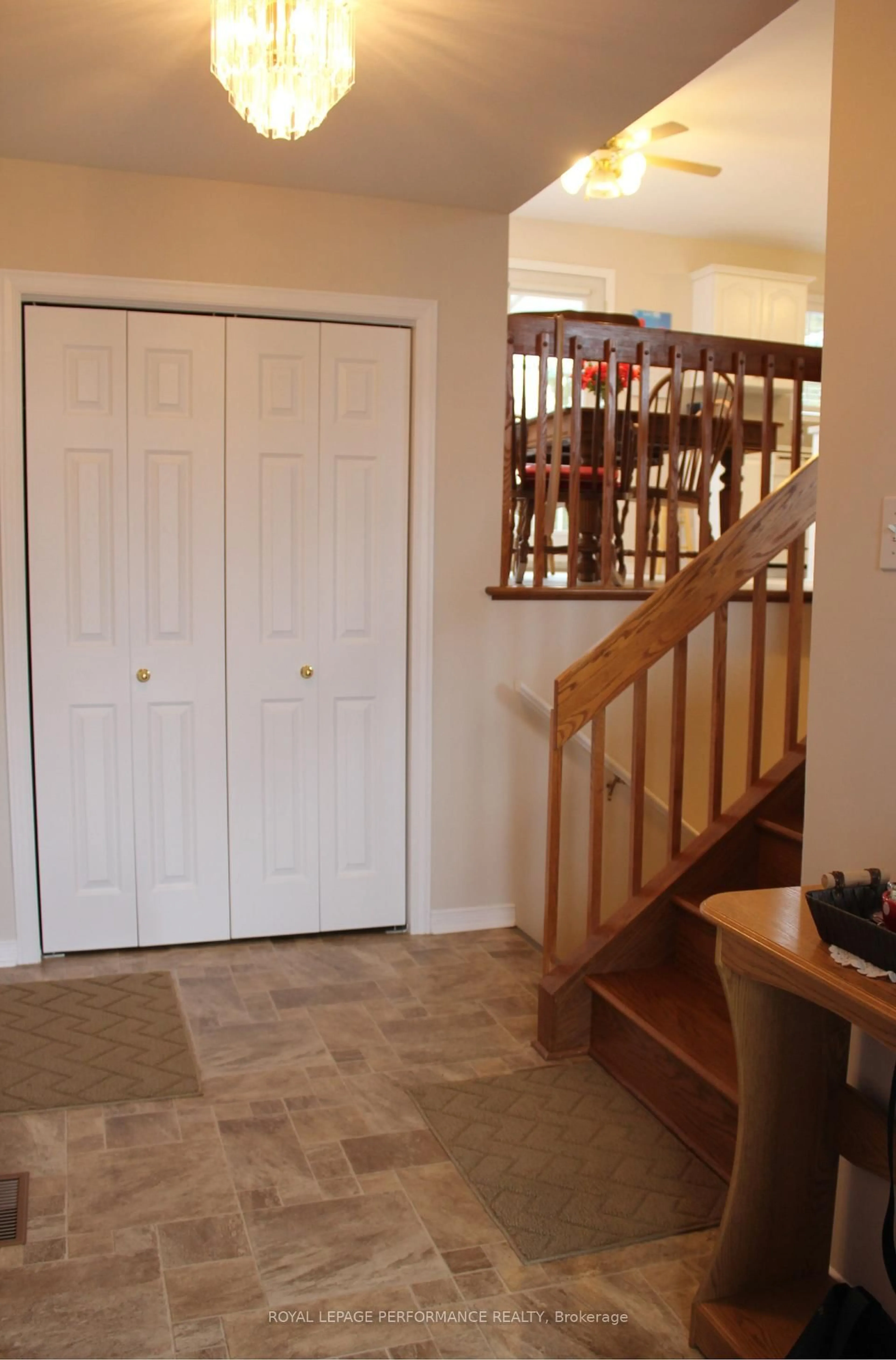 Indoor entryway for 6818 Riverview Dr, Cornwall Ontario K6H 7M1