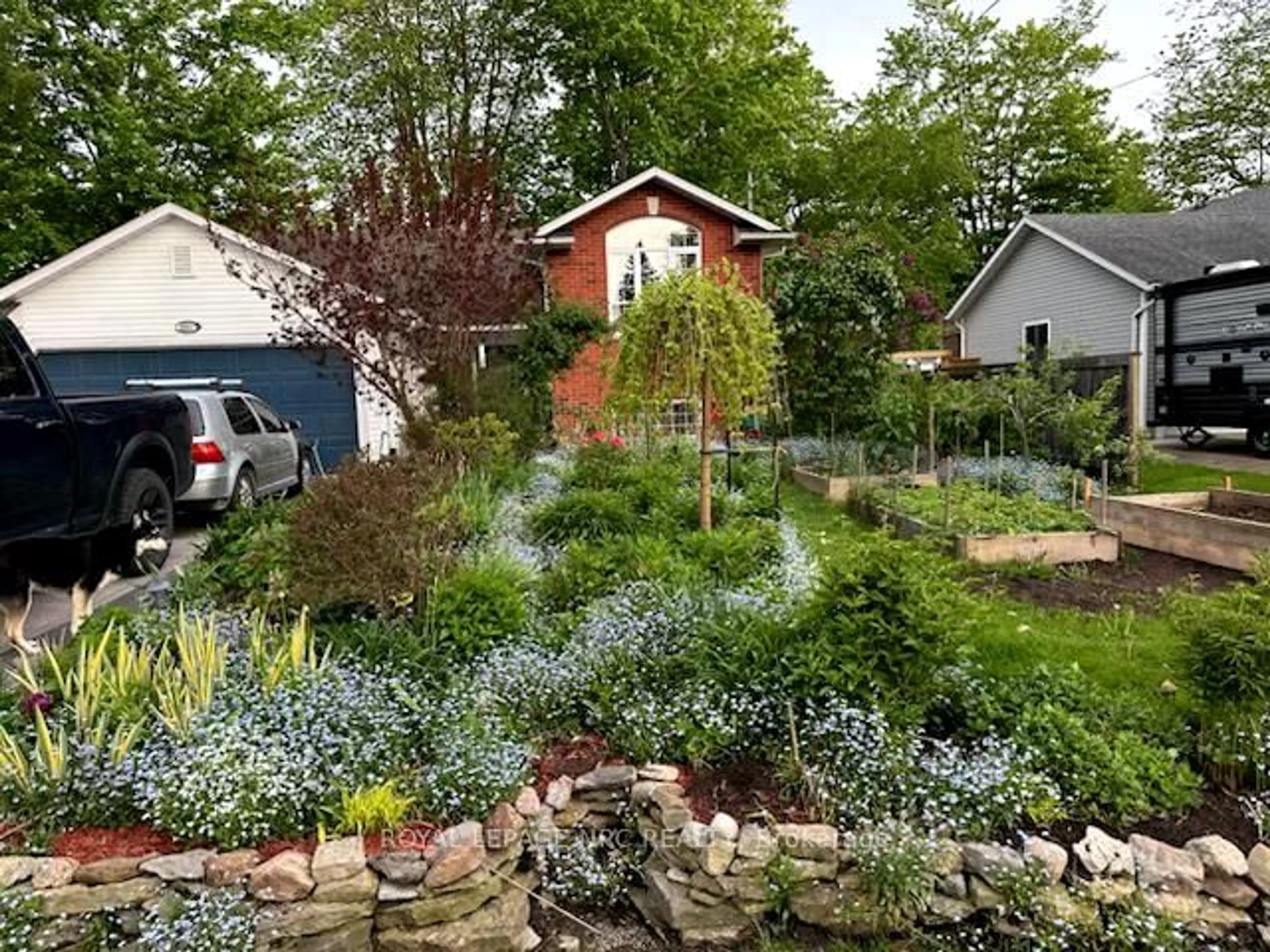 A pic from outside/outdoor area/front of a property/back of a property/a pic from drone, street for 3317 Jewell Ave, Fort Erie Ontario L0S 1N0