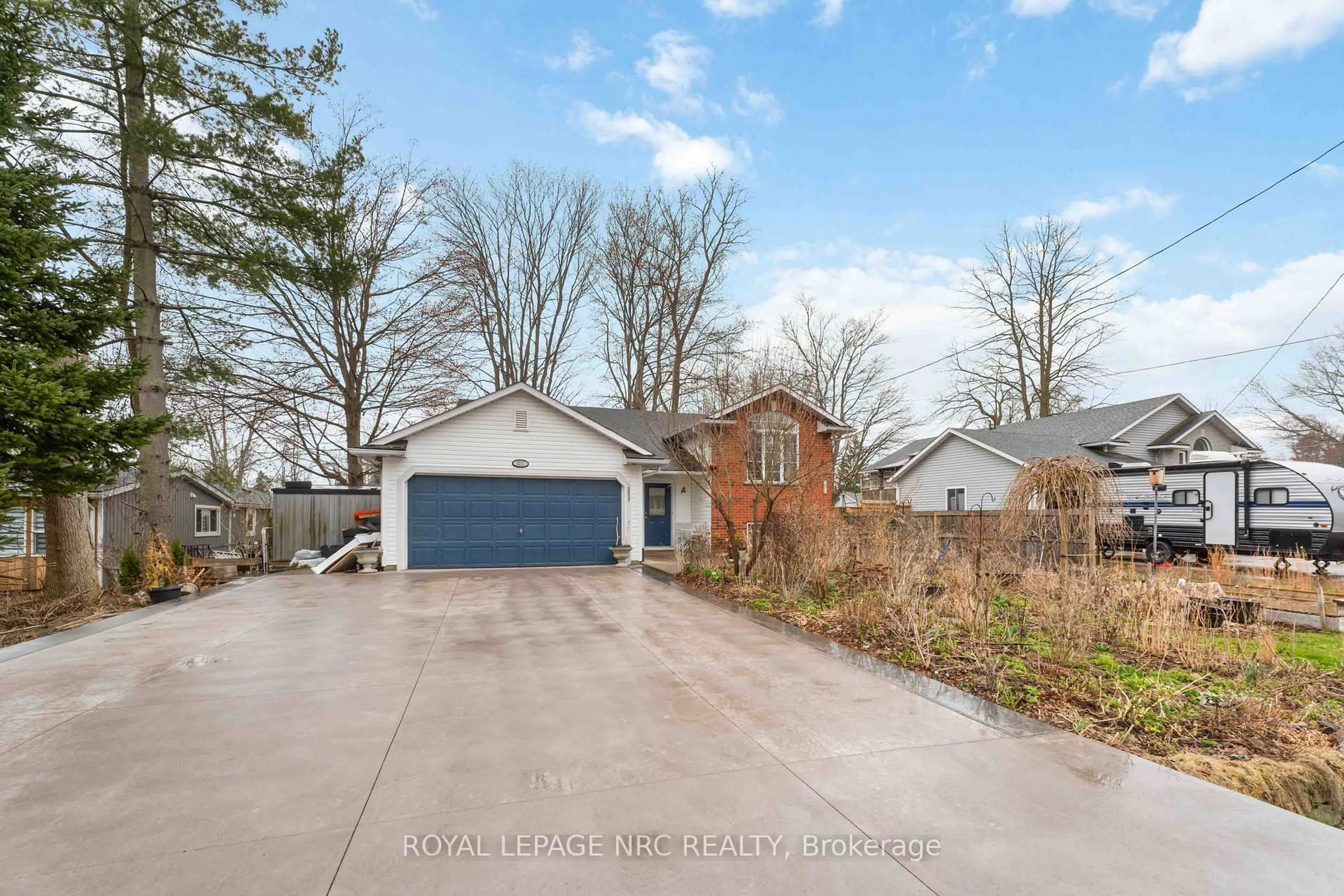 A pic from outside/outdoor area/front of a property/back of a property/a pic from drone, street for 3317 Jewell Ave, Fort Erie Ontario L0S 1N0