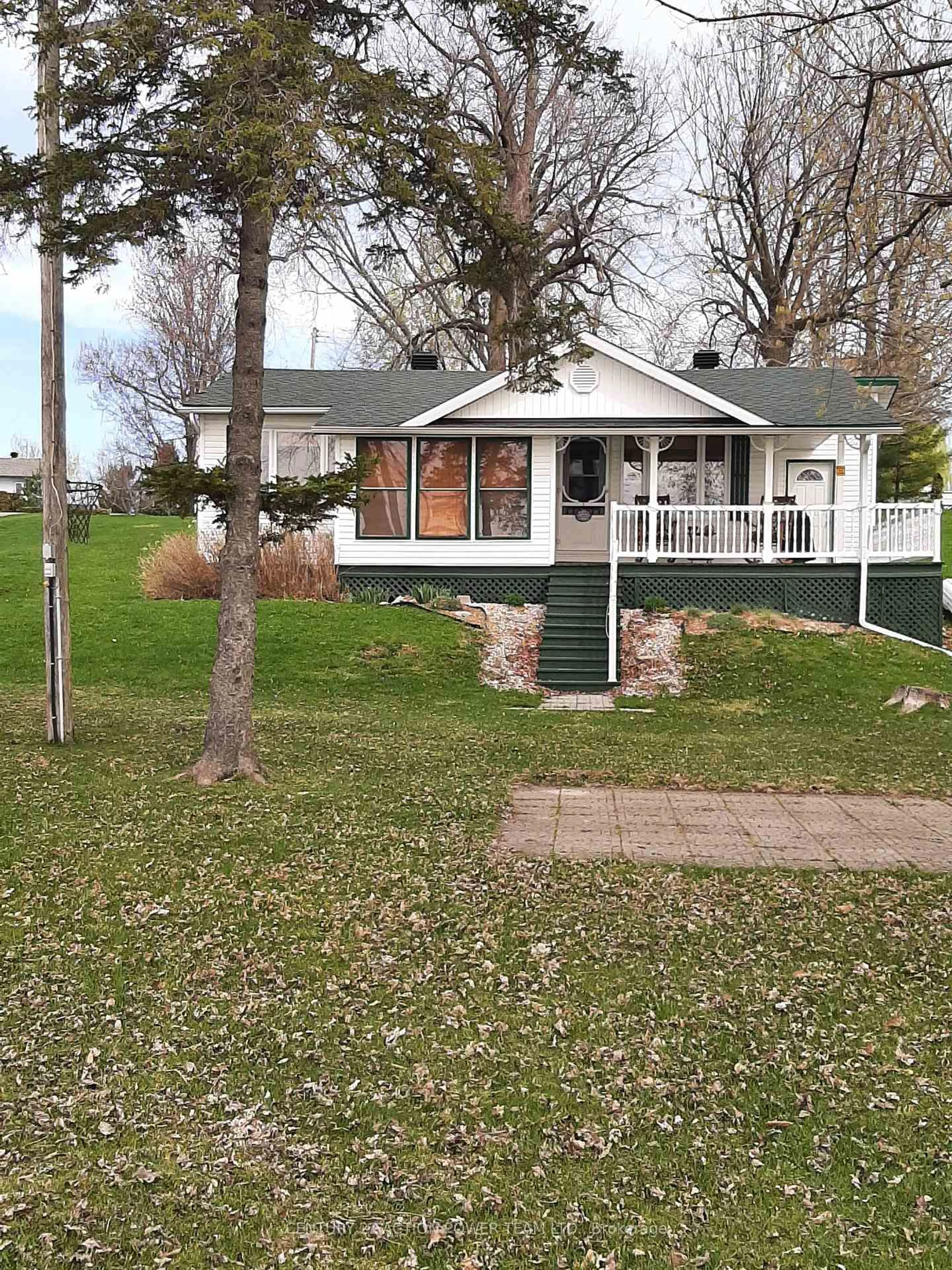 Home with vinyl exterior material, street for 2839 Domaine Chartrand St, Champlain Ontario K0B 1J0