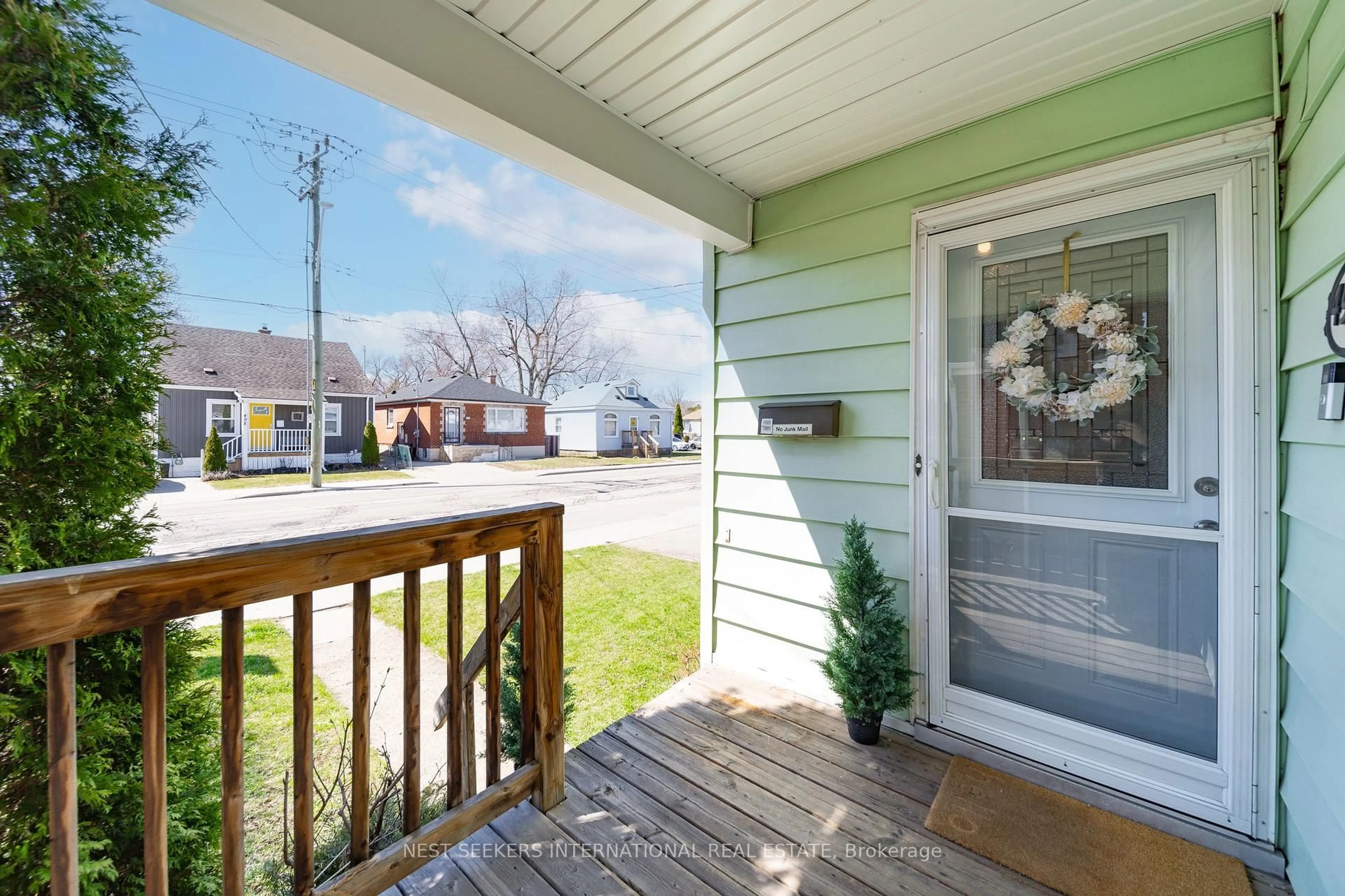 Patio, street for 497 Britannia Ave, Hamilton Ontario L8H 1Z5