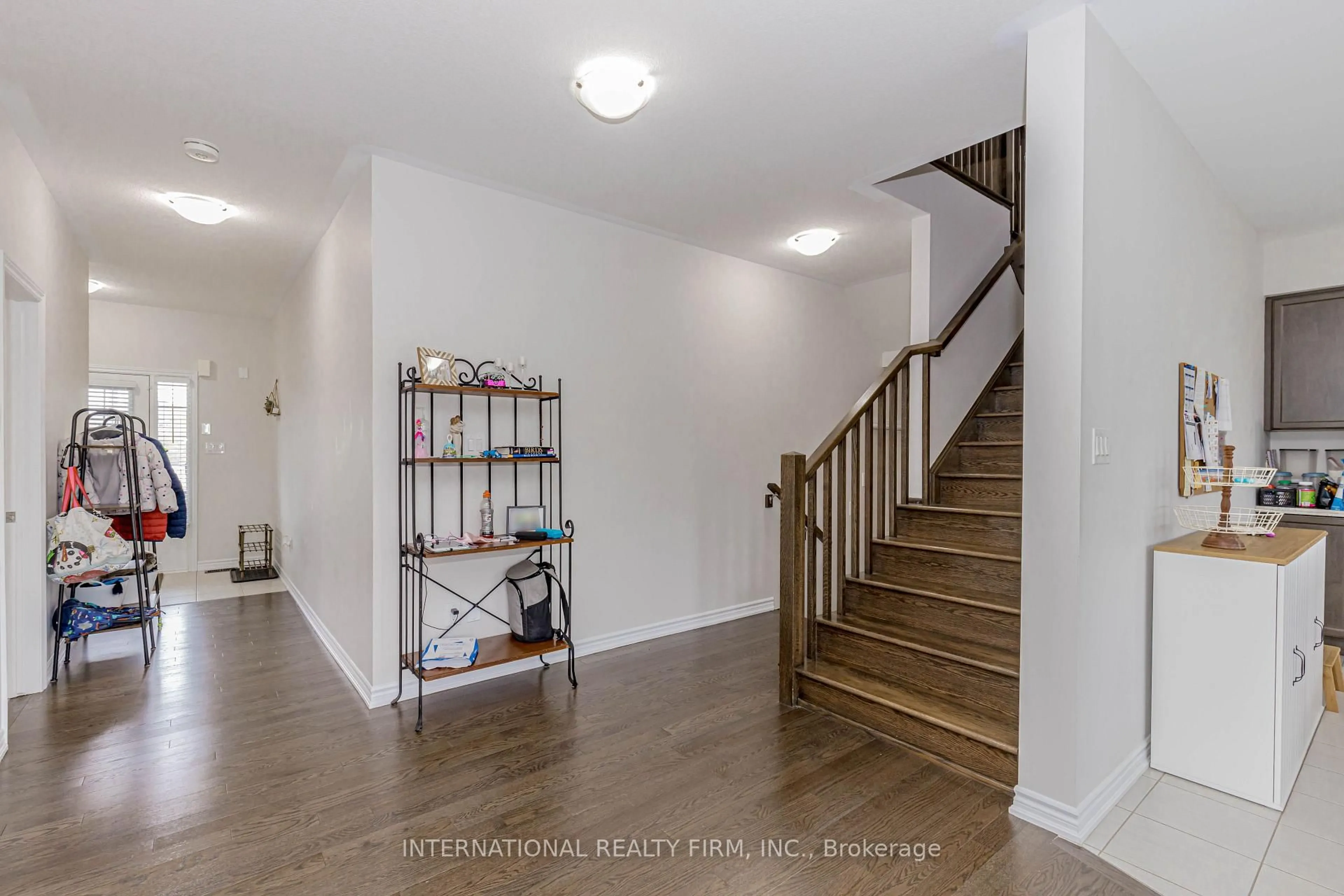 Indoor entryway for 171 Bilanski Farm Rd, Brantford Ontario N3S 0J4