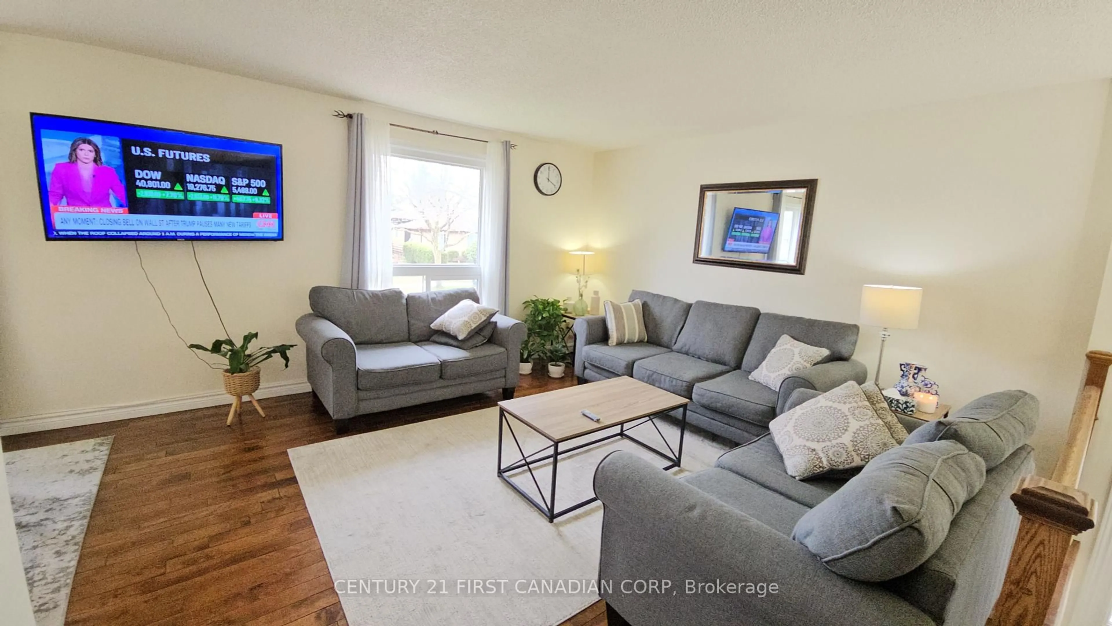 Living room with furniture, wood/laminate floor for 45 Locust Cres, London Ontario N6E 2K1