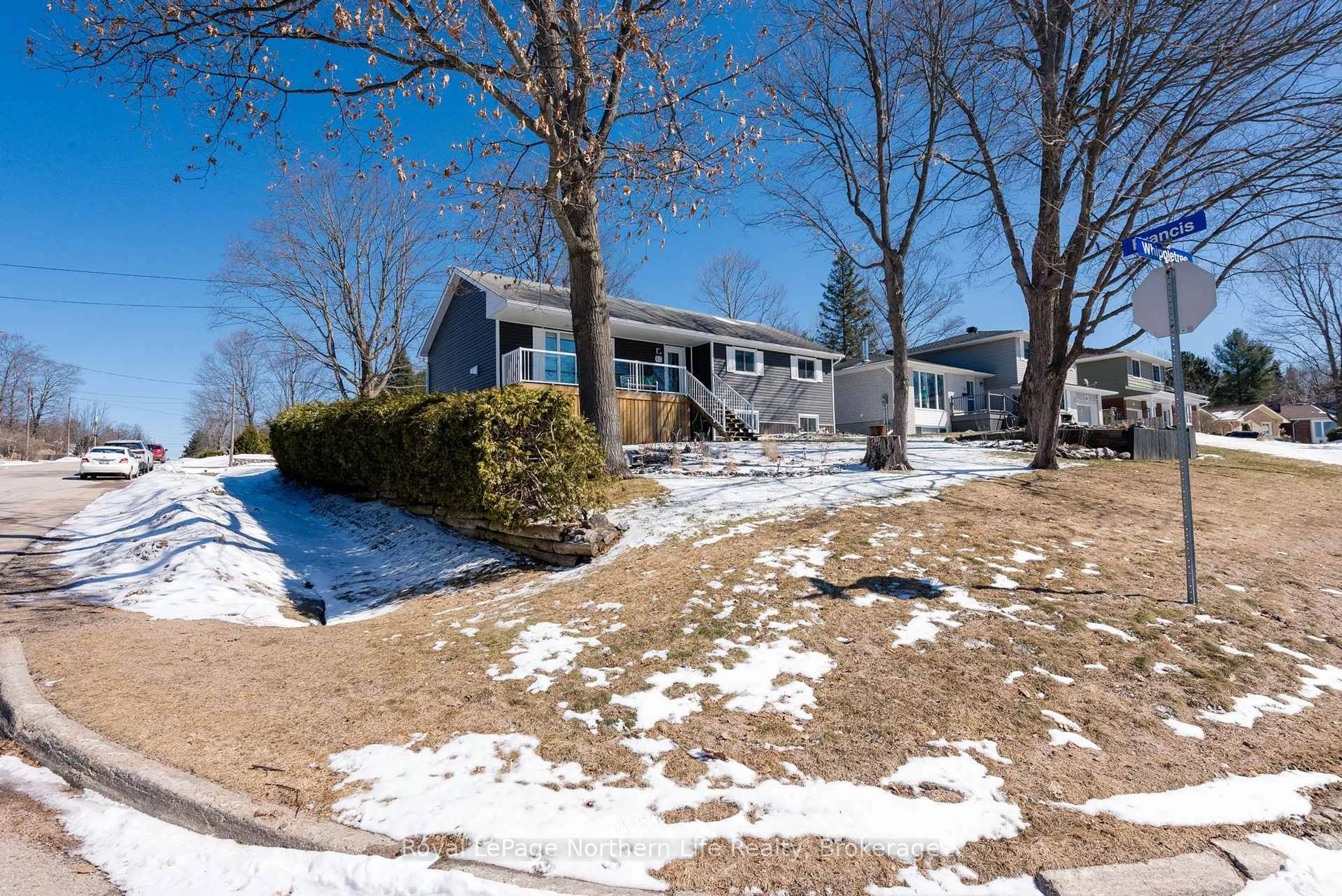 A pic from outside/outdoor area/front of a property/back of a property/a pic from drone, street for 62 Whippletree Dr, North Bay Ontario P1C 1B9