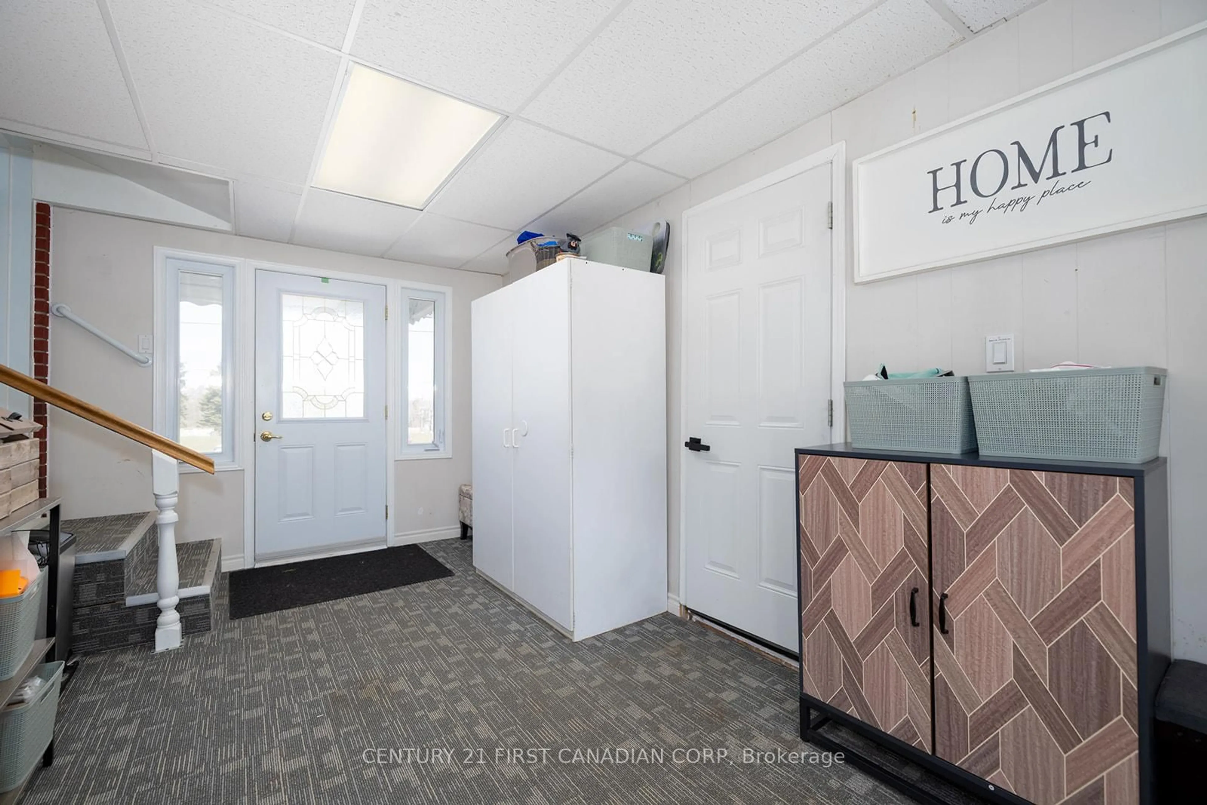 Indoor entryway for 43409 Sparta Line, Central Elgin Ontario N5P 3S8