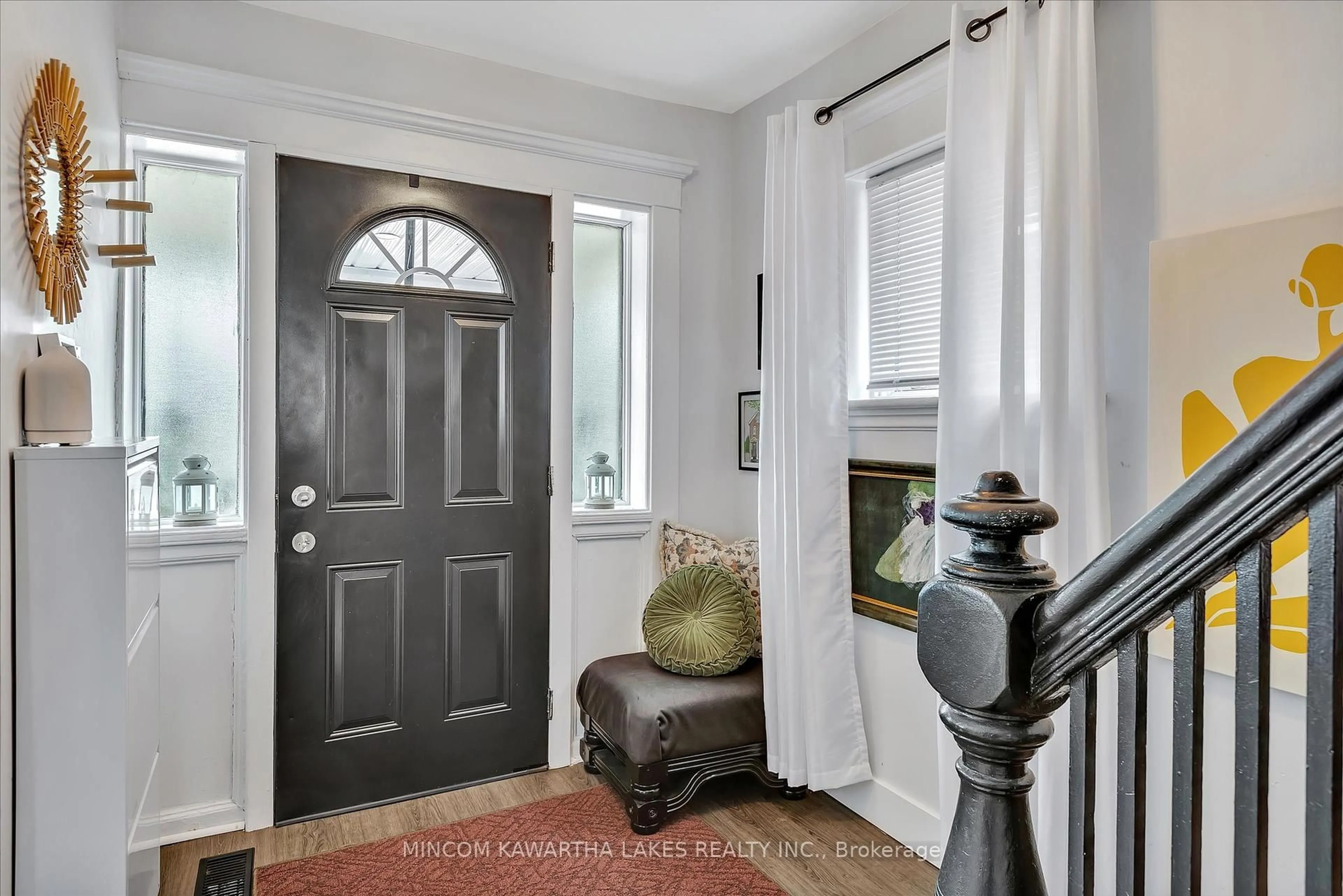 Indoor entryway for 660 Romaine St, Peterborough Central Ontario K9J 2E4