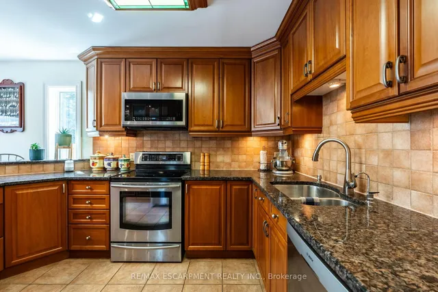 Additional property image - 10 Shadowdale Dr