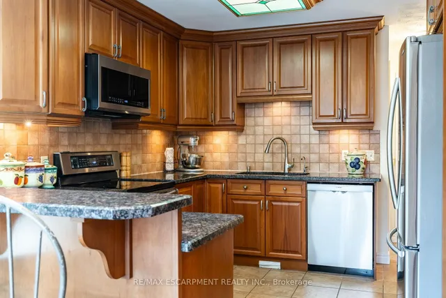 Additional property image - 10 Shadowdale Dr