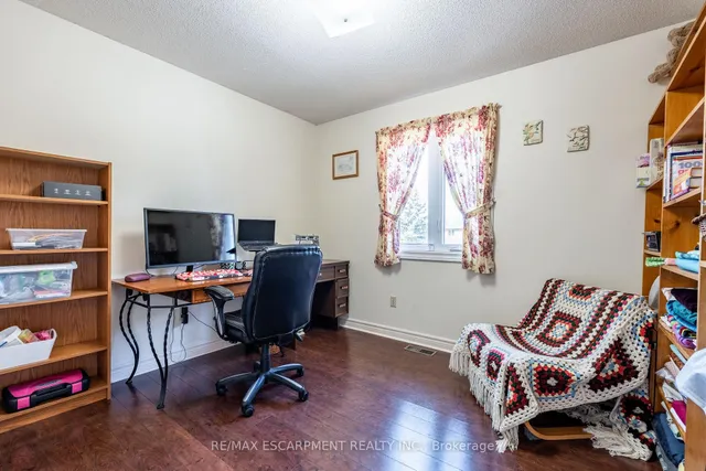 Additional property image - 10 Shadowdale Dr