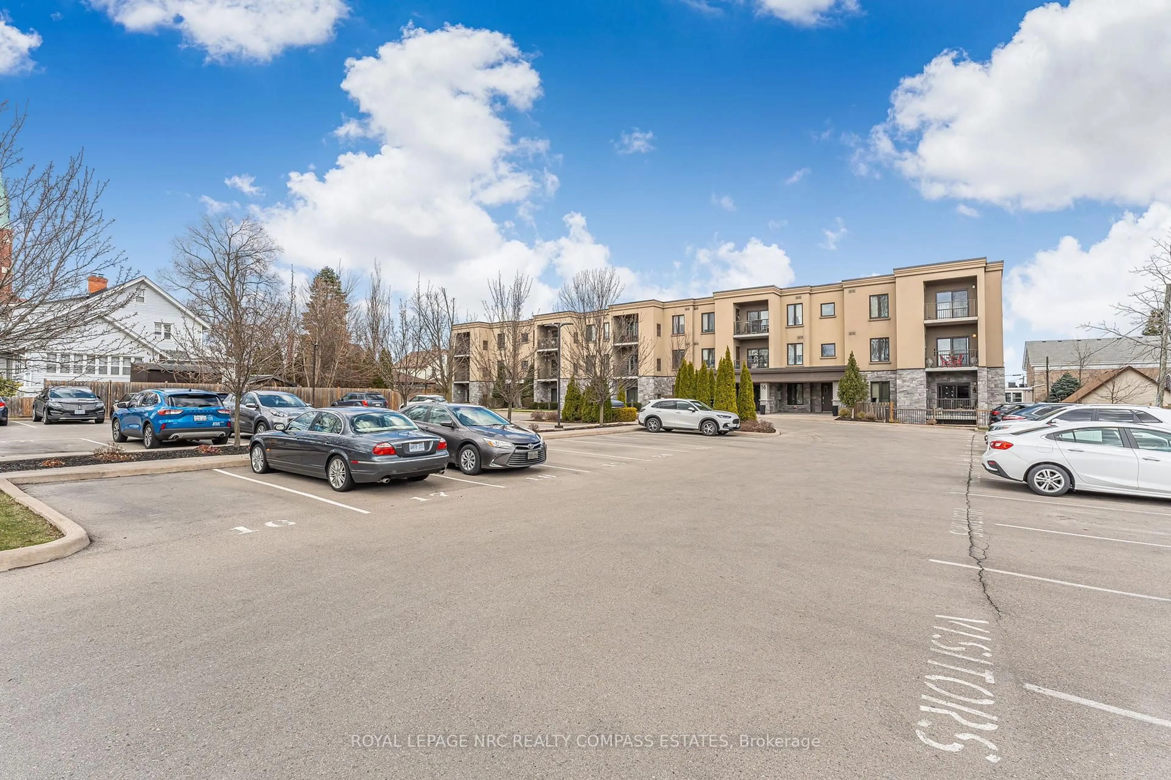 A pic from outside/outdoor area/front of a property/back of a property/a pic from drone, unknown for 16 SULLIVAN Ave #209, Thorold Ontario L2V 2Y2