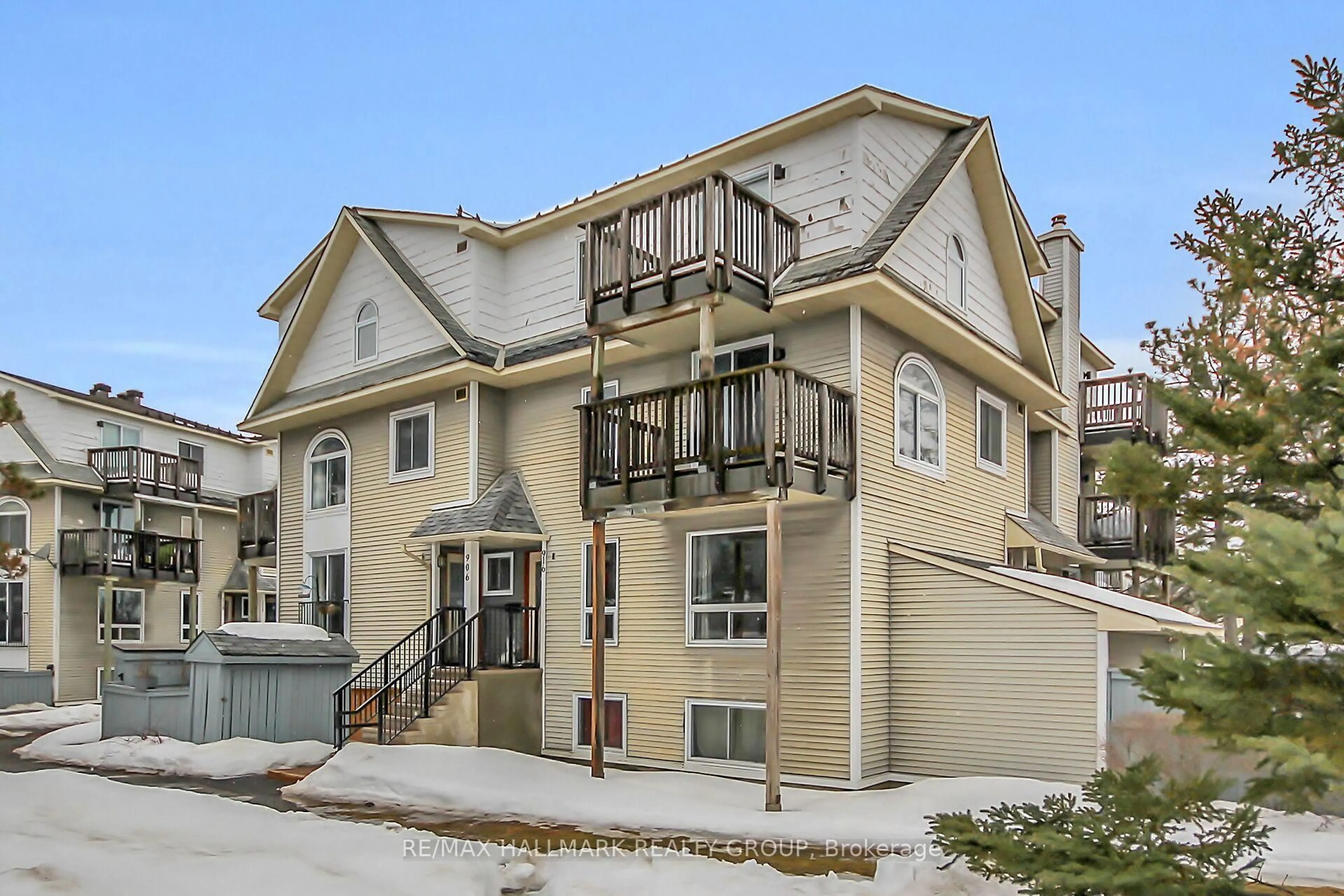 Unknown for 906 Tanguay Crt, Ottawa Ontario K2L 3X5