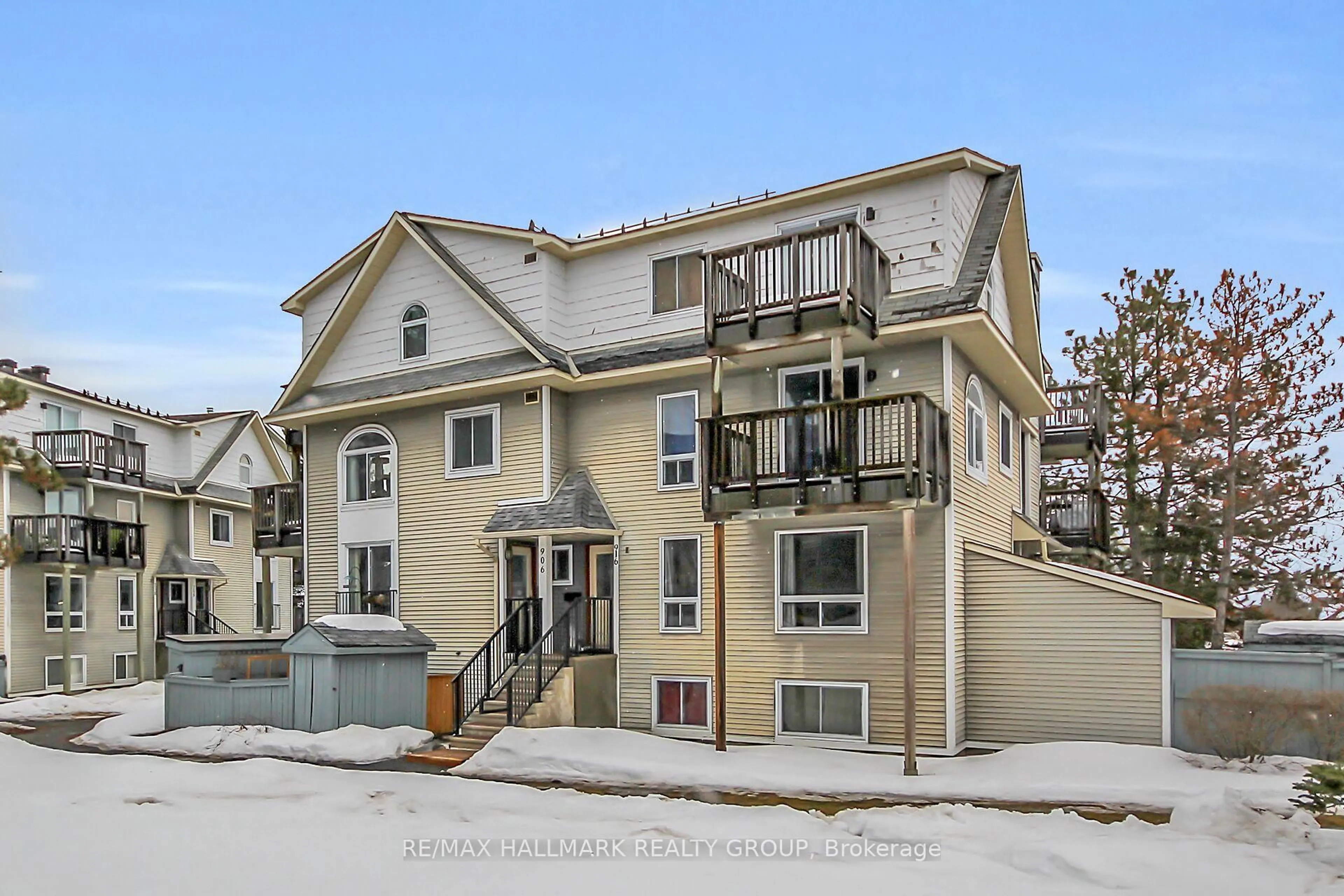 Unknown for 906 Tanguay Crt, Ottawa Ontario K2L 3X5