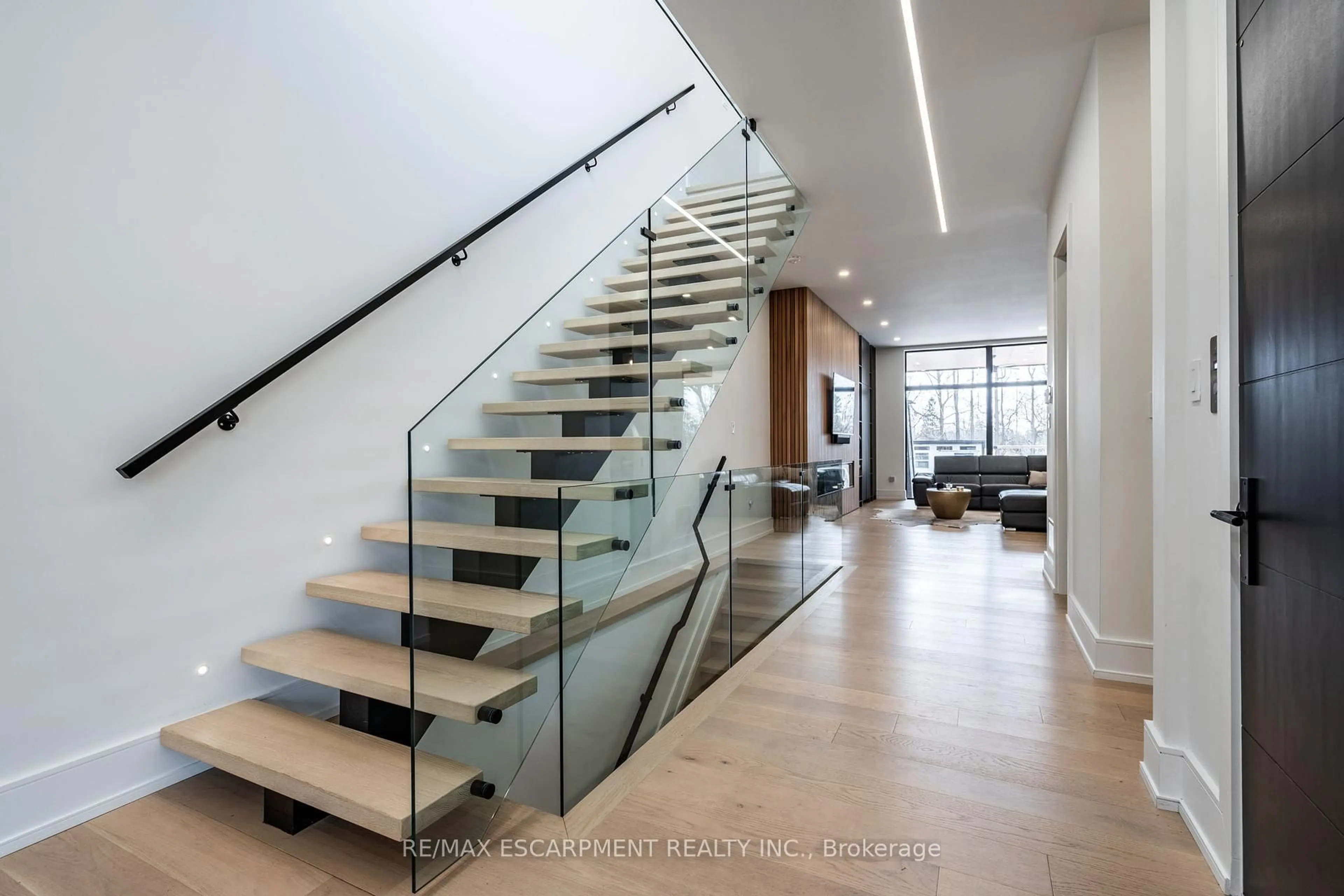 Stairs for 86 Valleyview Dr, Hamilton Ontario L9G 2A5