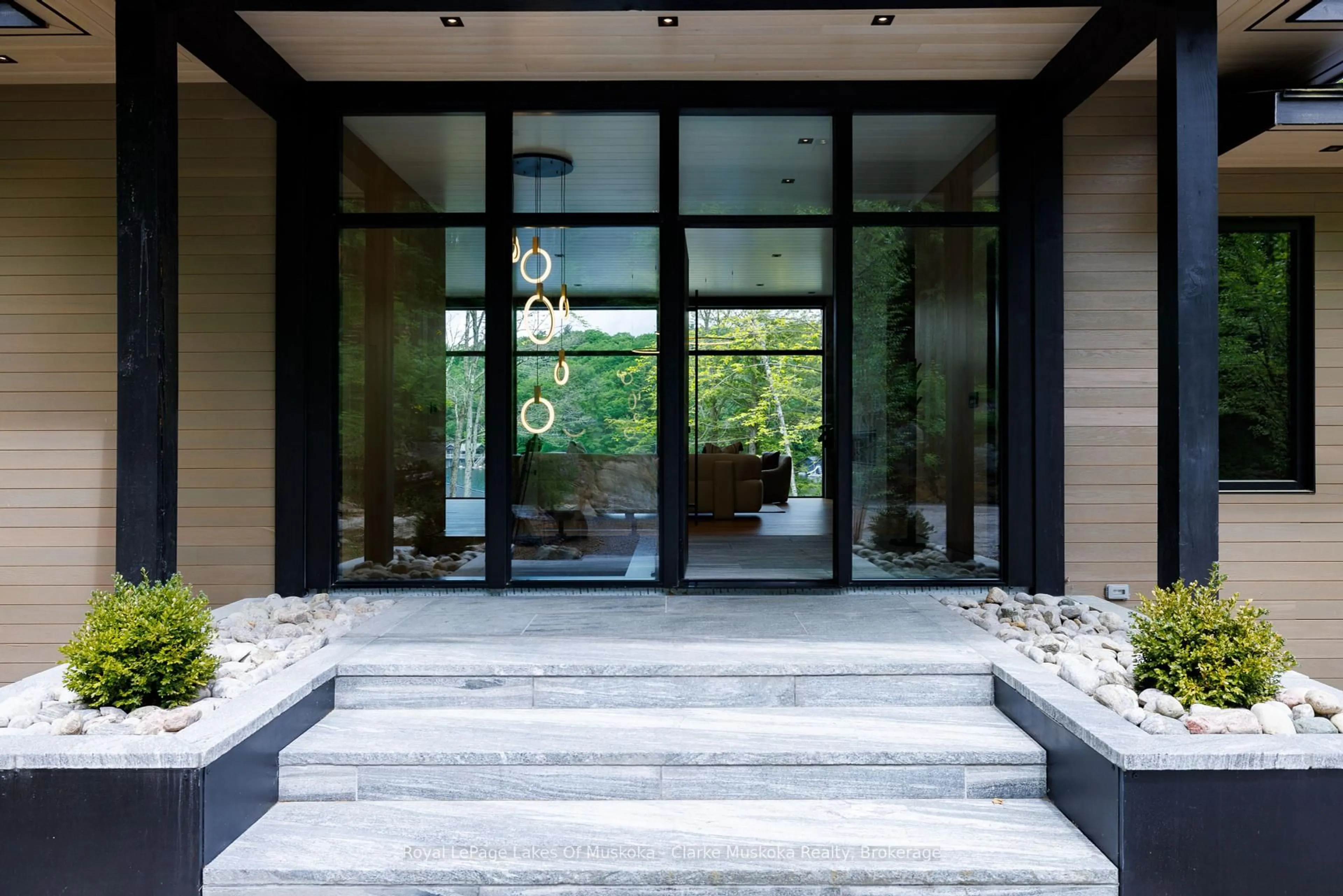 Indoor entryway for 3864 MUSKOKA RD 118W N/A #3, Muskoka Lakes Ontario P0B 1J0