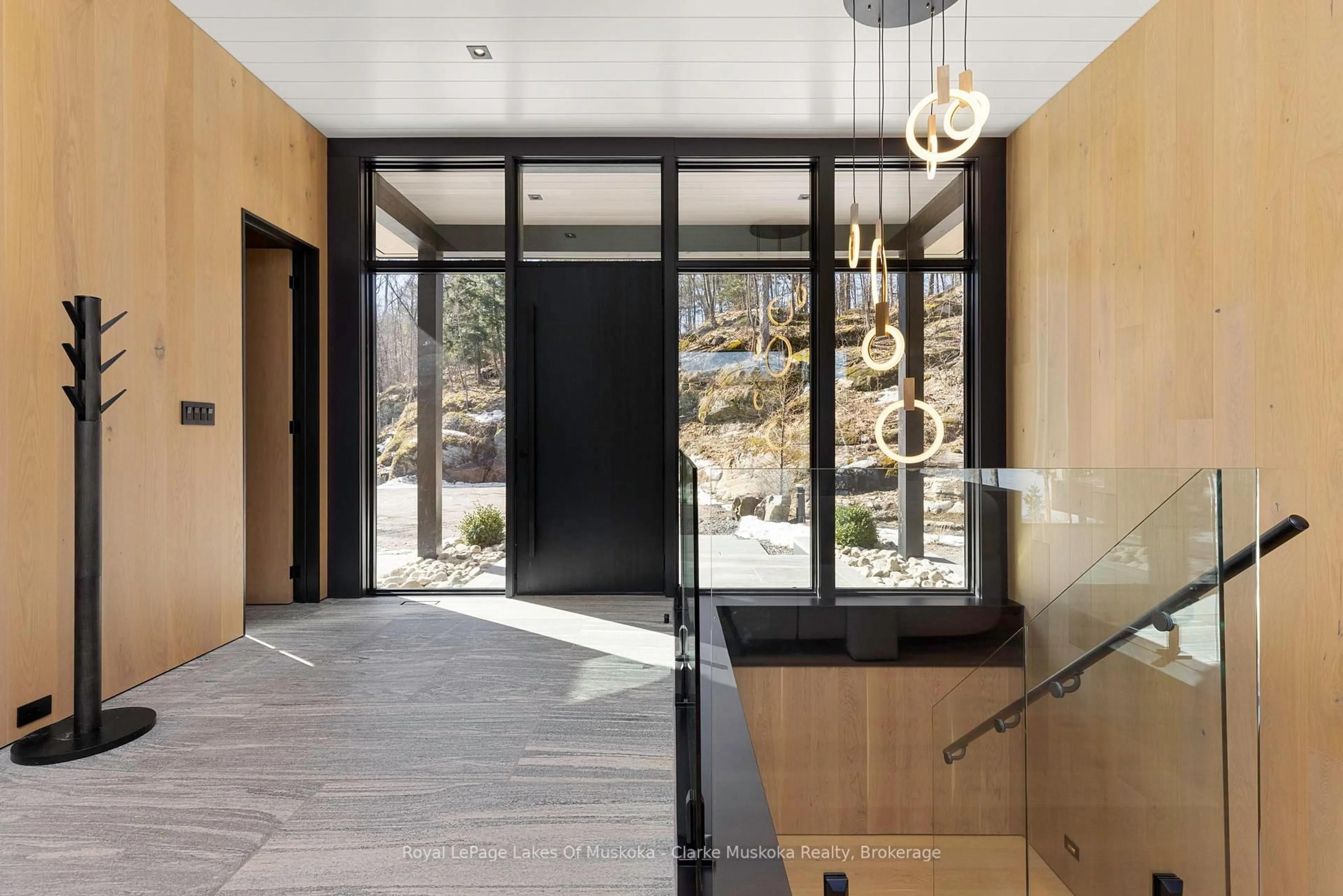 Indoor entryway for 3864 MUSKOKA RD 118W N/A #3, Muskoka Lakes Ontario P0B 1J0