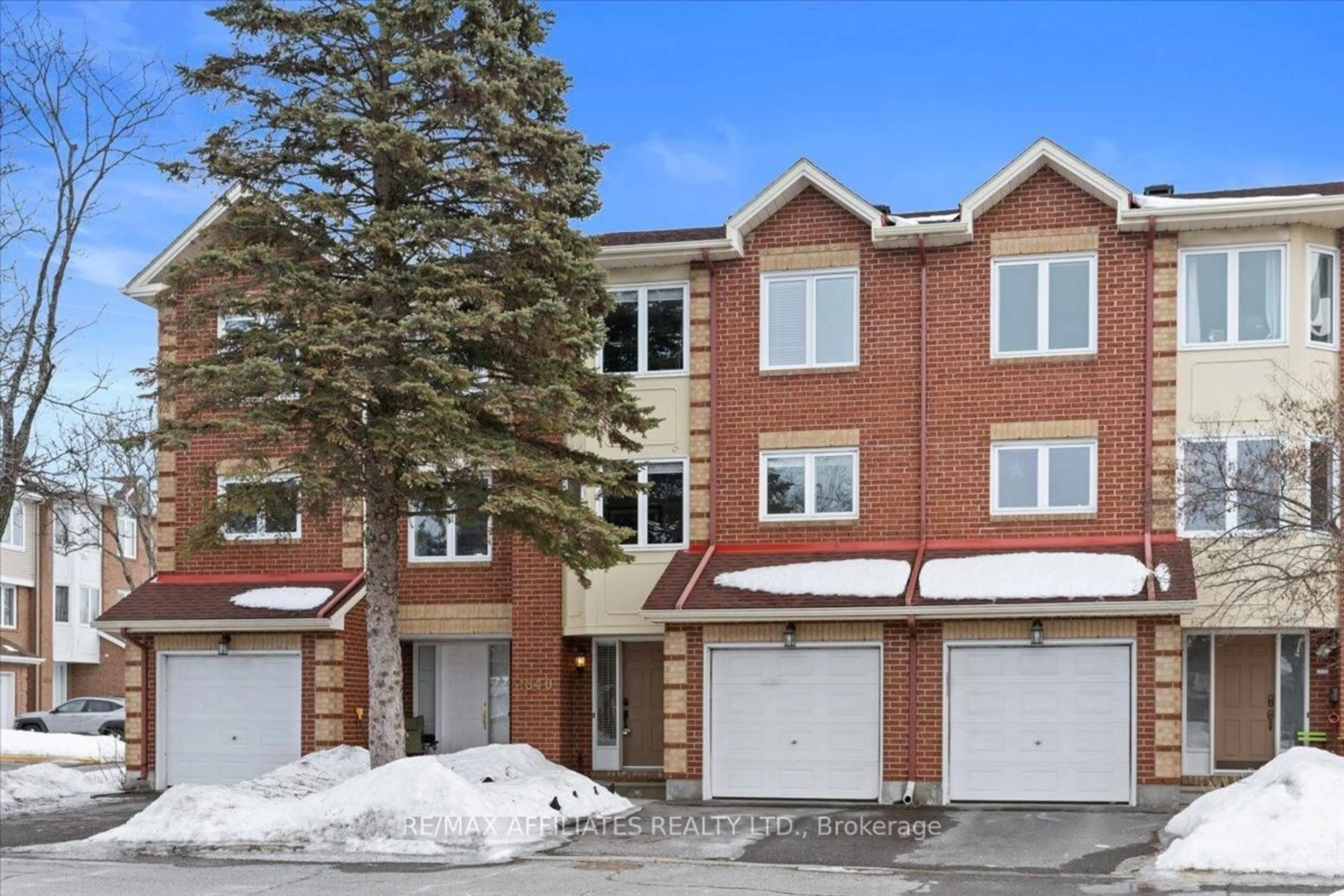 A pic from outside/outdoor area/front of a property/back of a property/a pic from drone, street for 1840 Summerfields Cres, Ottawa Ontario K1C 7B7