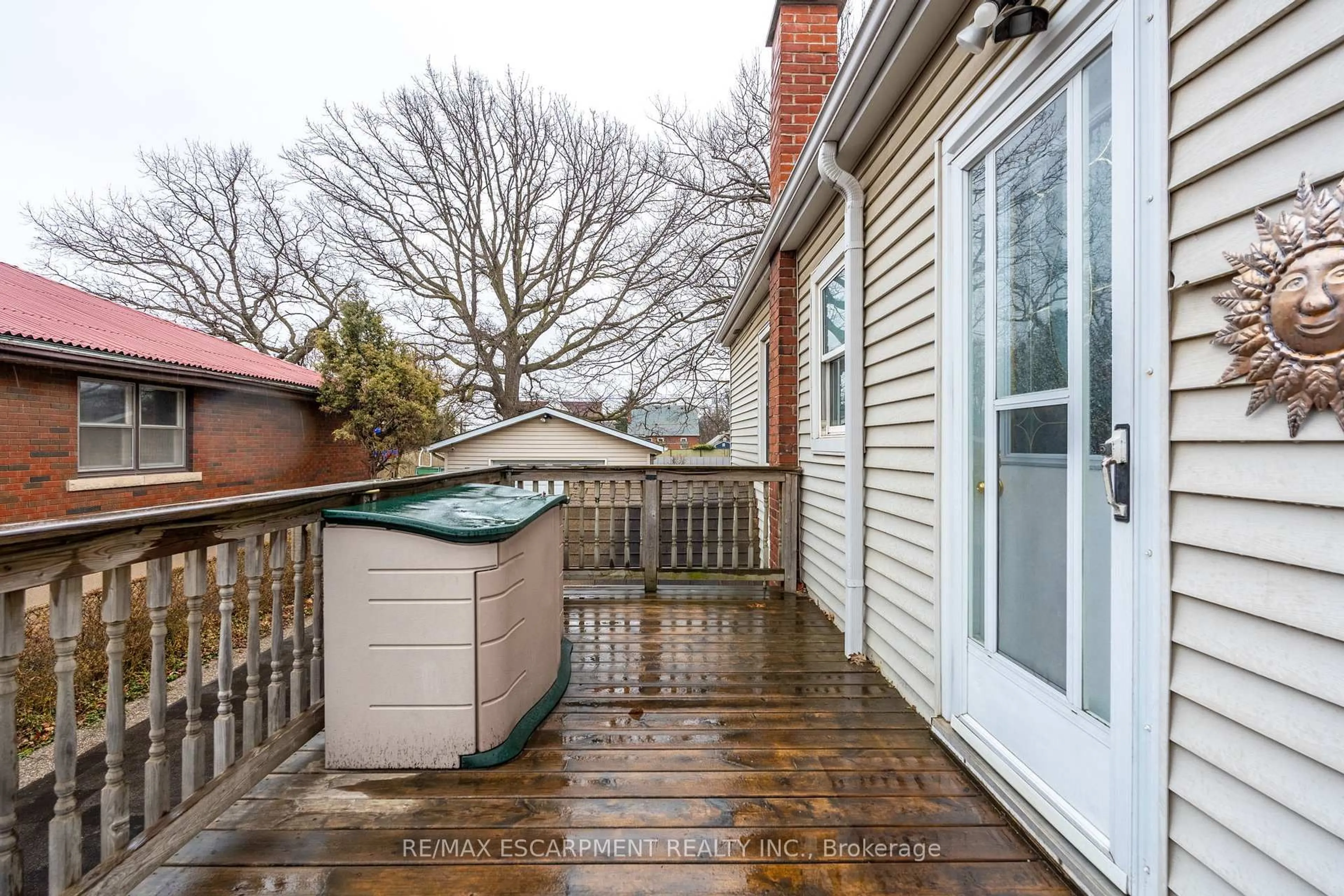 Patio, street for 668 Burgess Ave, Hamilton Ontario L8H 6J1