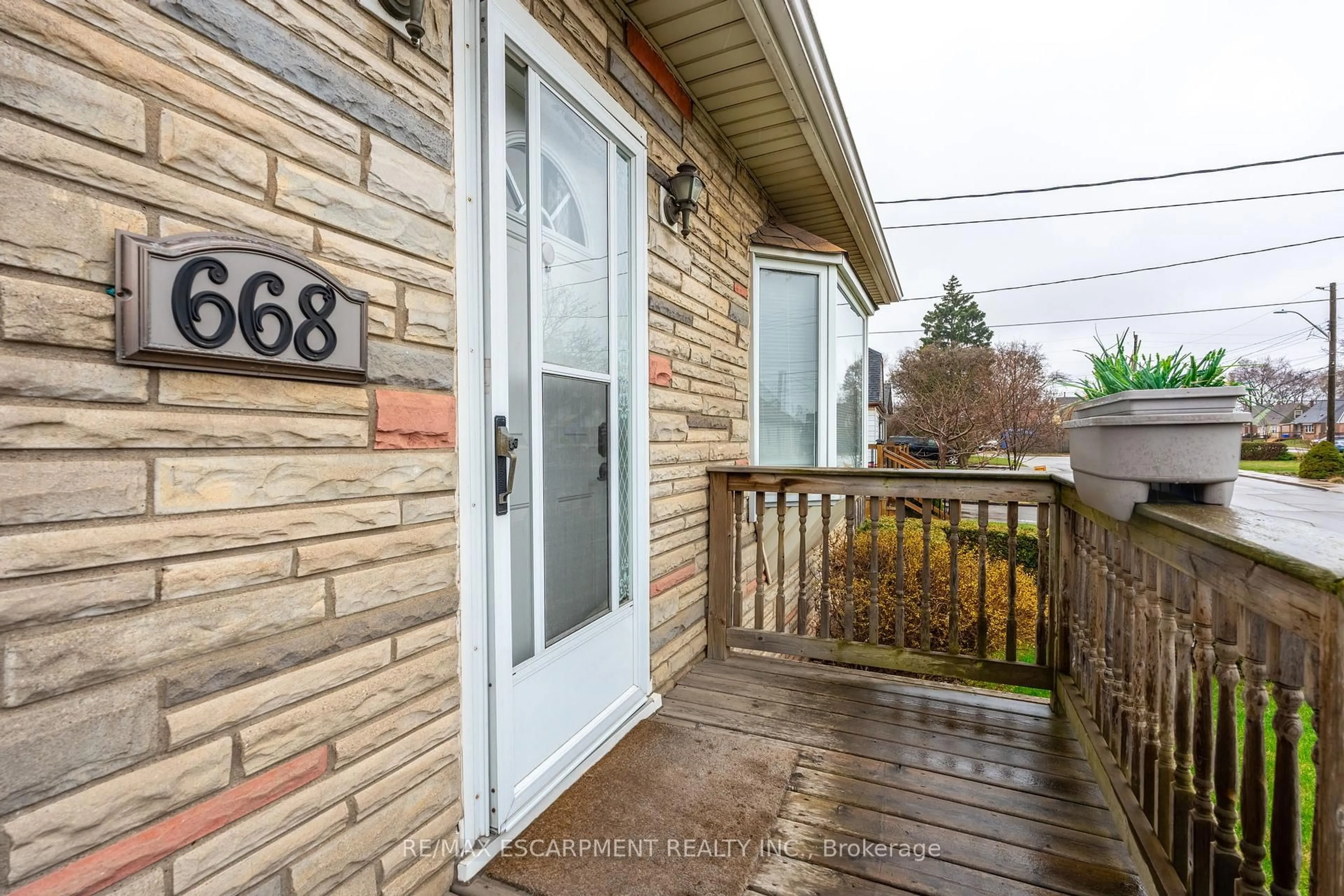 Unknown for 668 Burgess Ave, Hamilton Ontario L8H 6J1