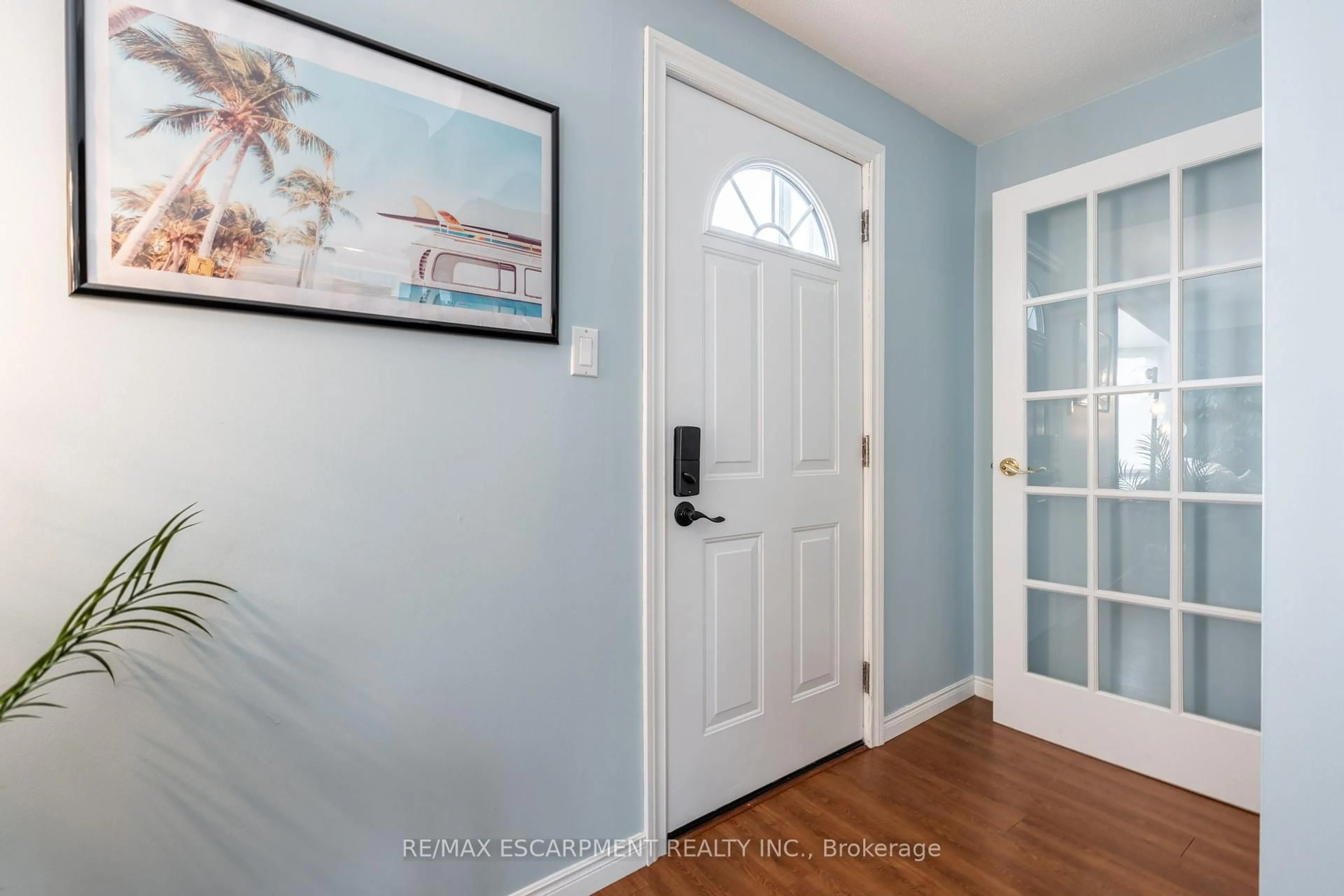 Indoor entryway for 668 Burgess Ave, Hamilton Ontario L8H 6J1