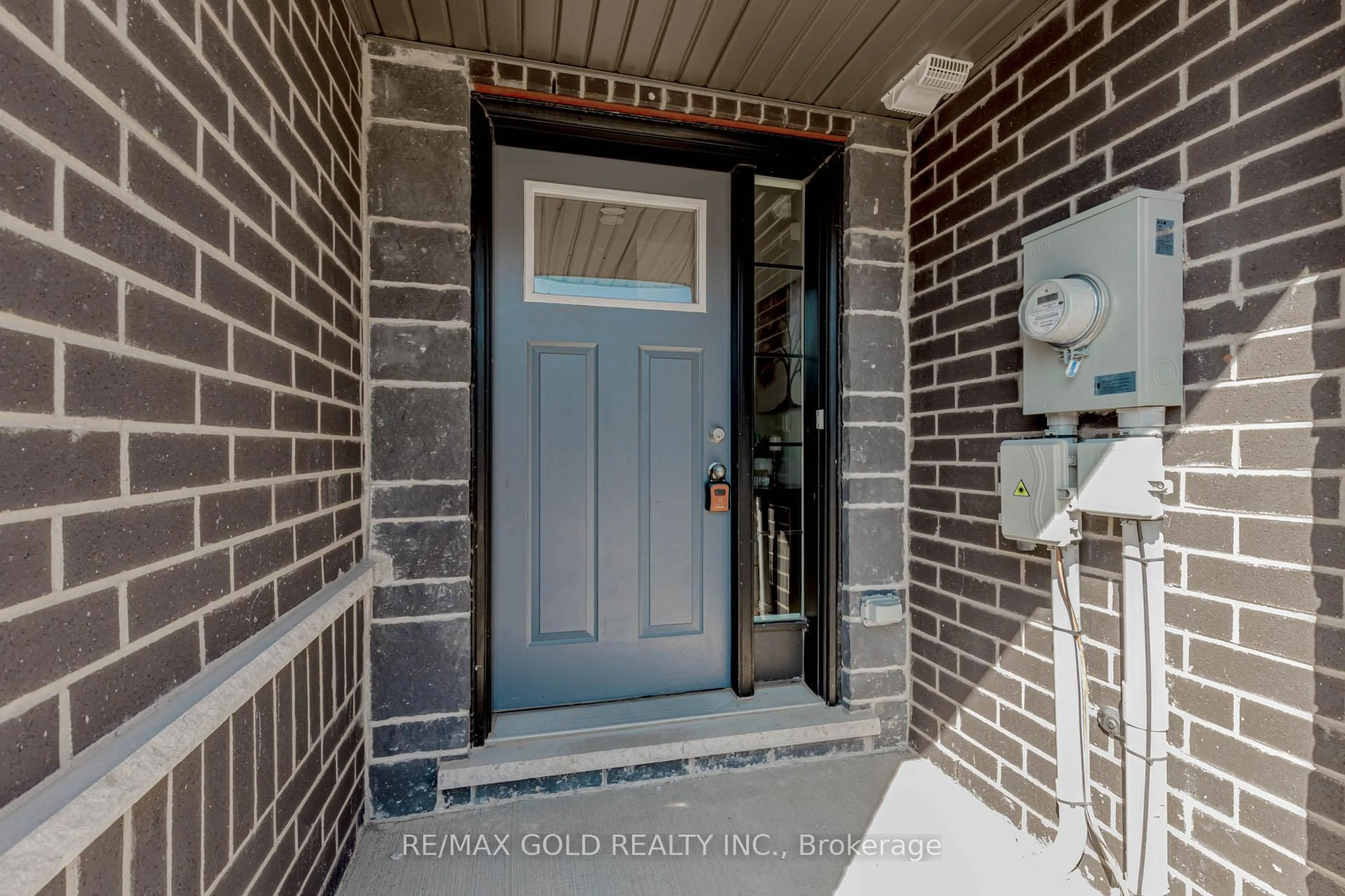 Indoor entryway for 508 Woodlea Crt, Kitchener Ontario N2R 0P8