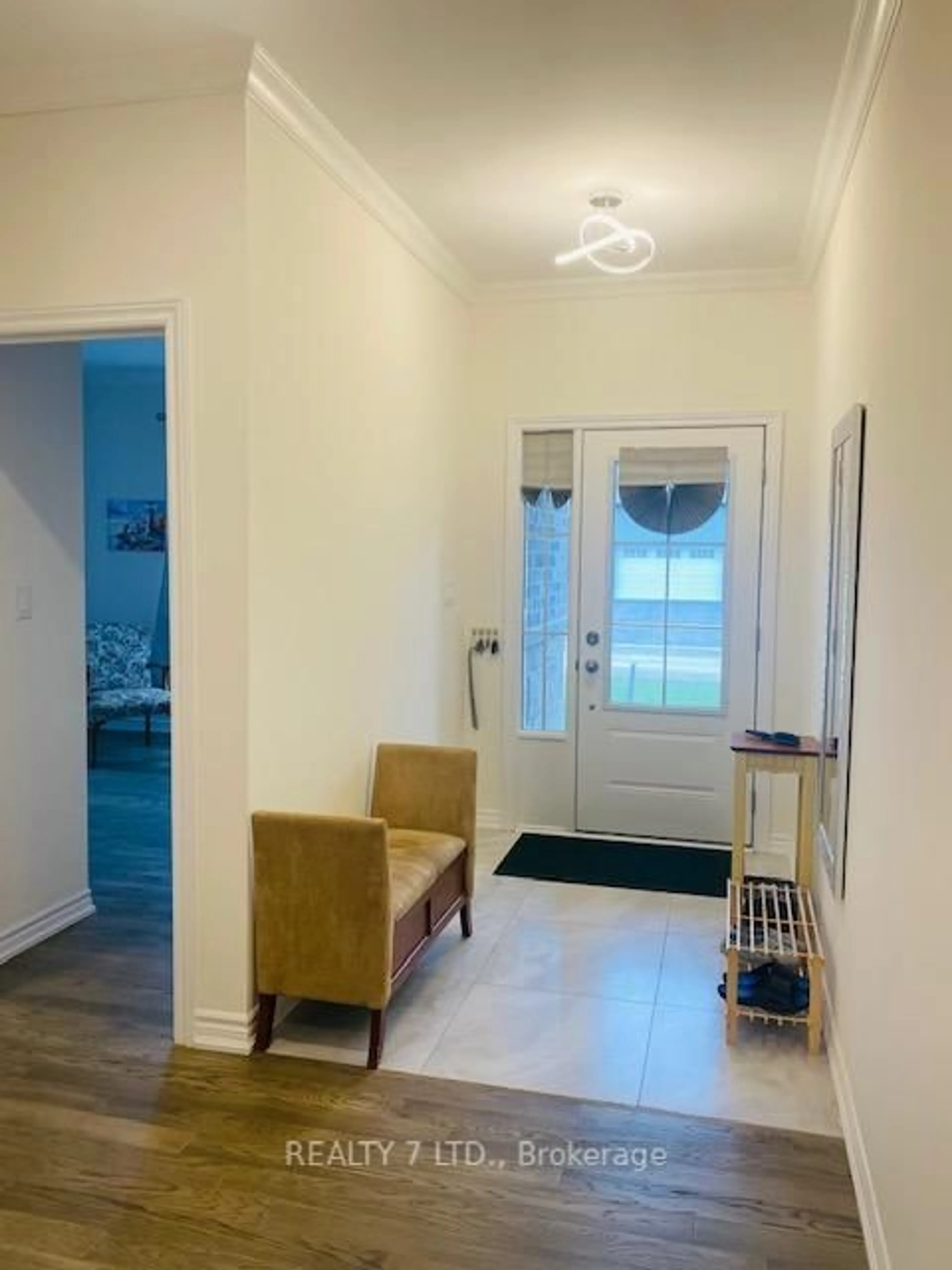 Indoor entryway for 31 Hillcroft Way, Kawartha Lakes Ontario K0M 1A0